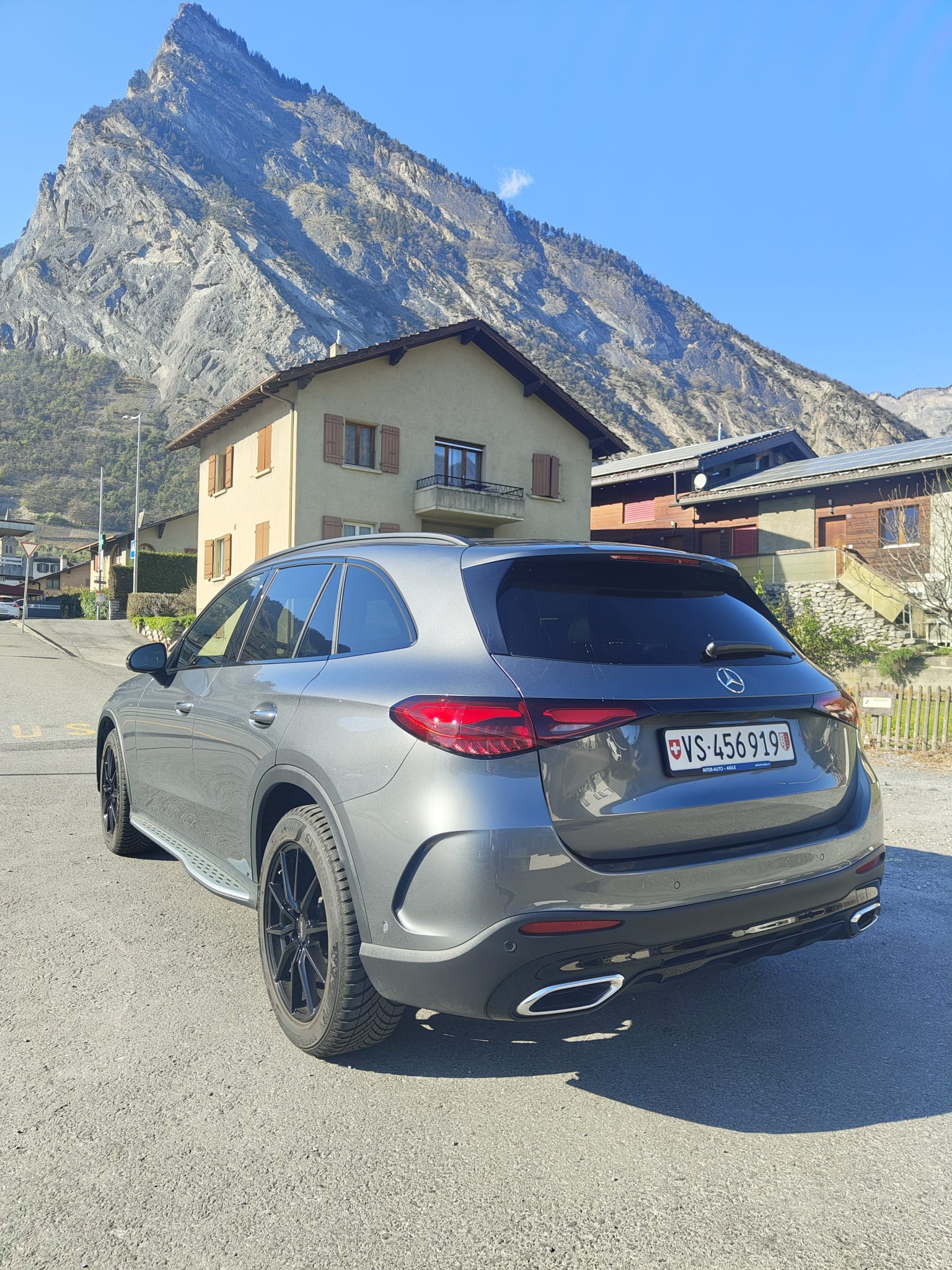 MERCEDES-BENZ GLC 200 AMG Line 4matic-image-1