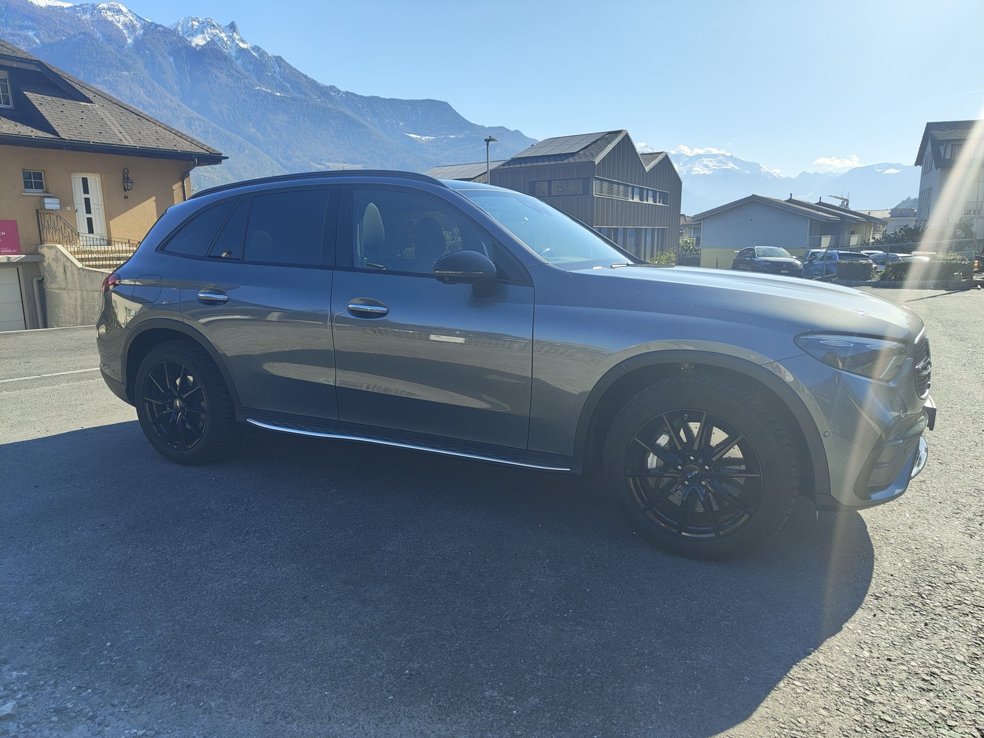MERCEDES-BENZ GLC 200 AMG Line 4matic-image-2