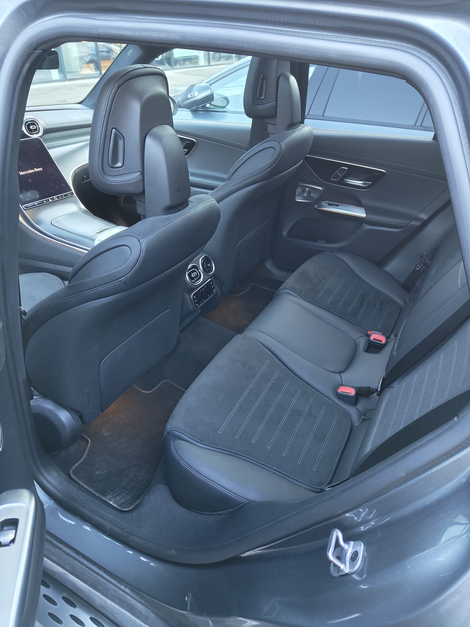 MERCEDES-BENZ GLC 200 AMG Line 4matic-image-5
