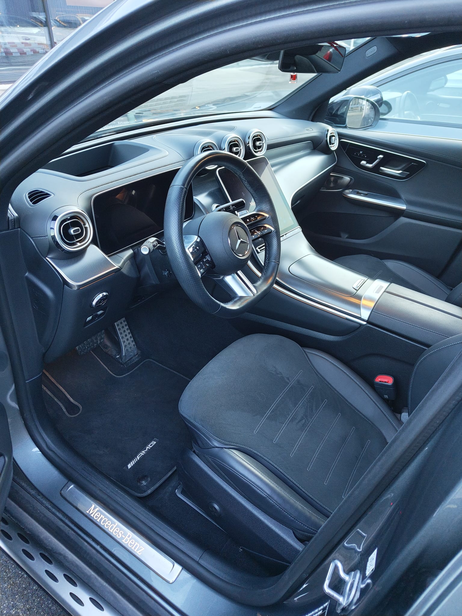 MERCEDES-BENZ GLC 200 AMG Line 4matic-image-3