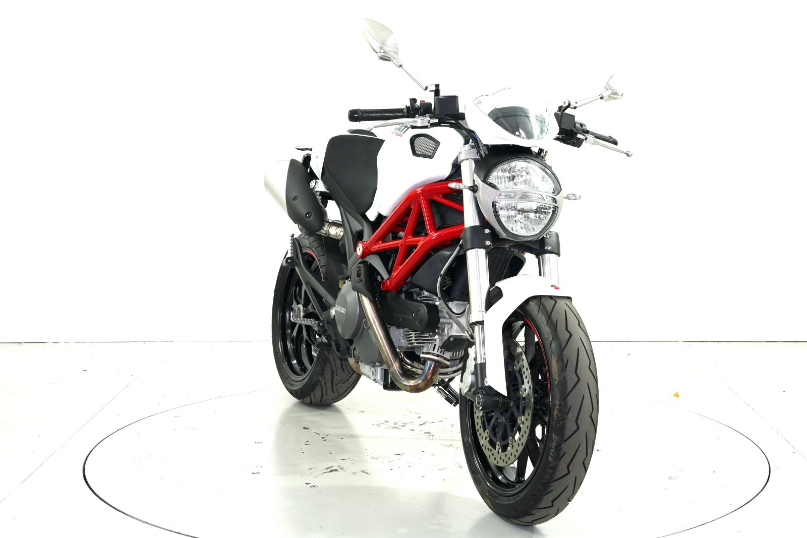 DUCATI Monster 796 ABS-showroom-element-1