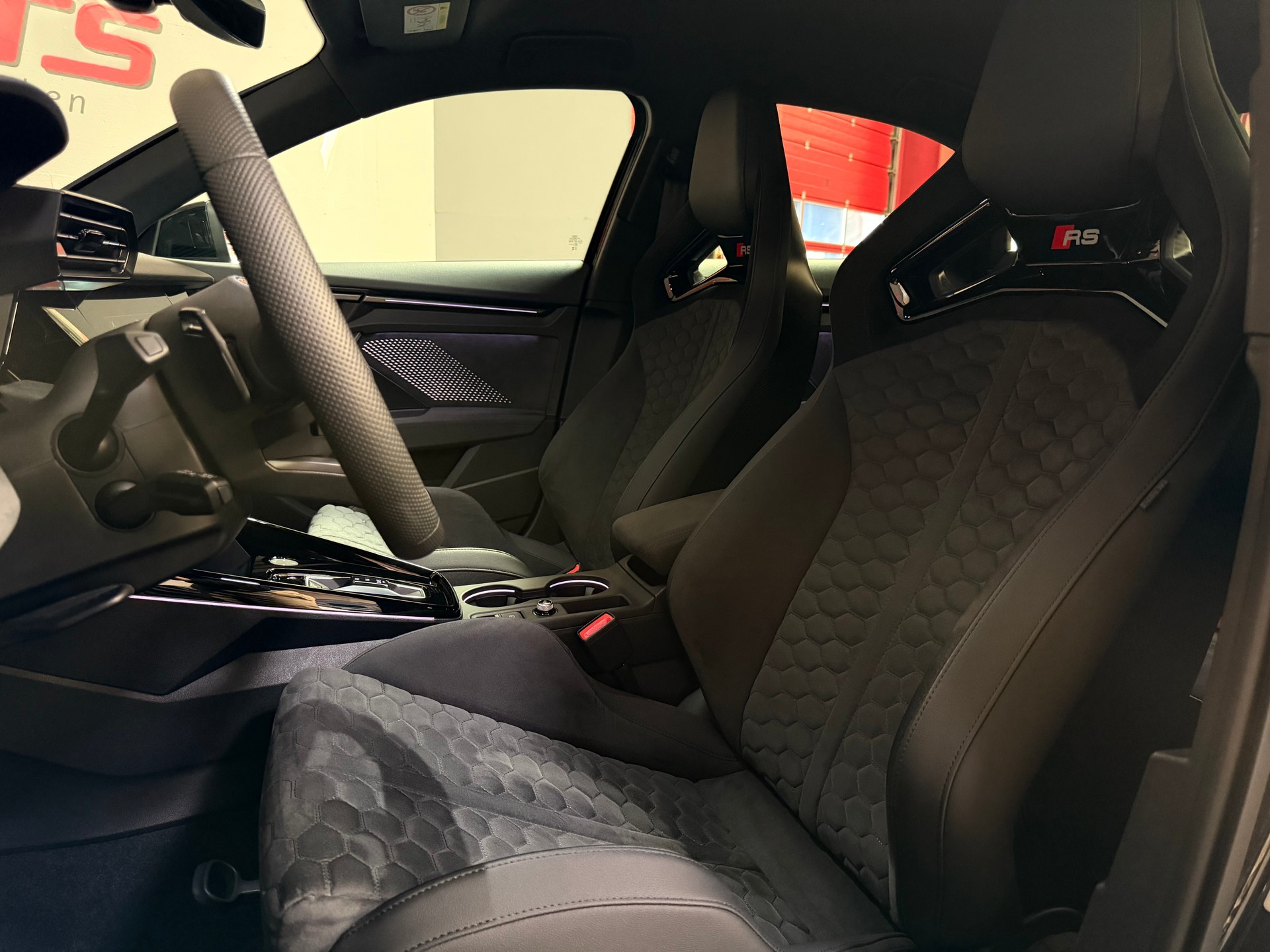AUDI RS3 Limousine 2.5 TSI quattro S-tronic-image-17