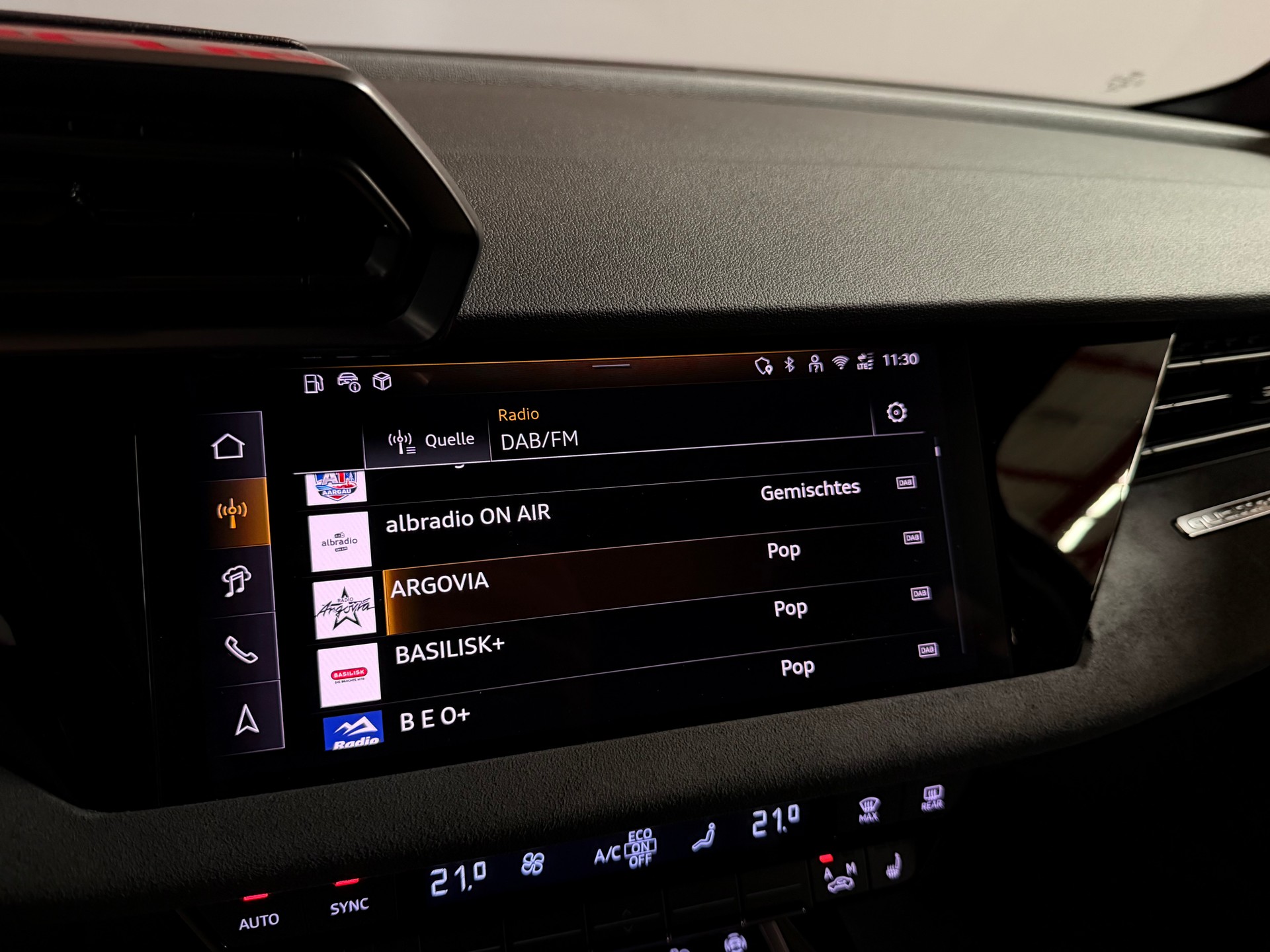 AUDI RS3 Limousine 2.5 TSI quattro S-tronic-image-34
