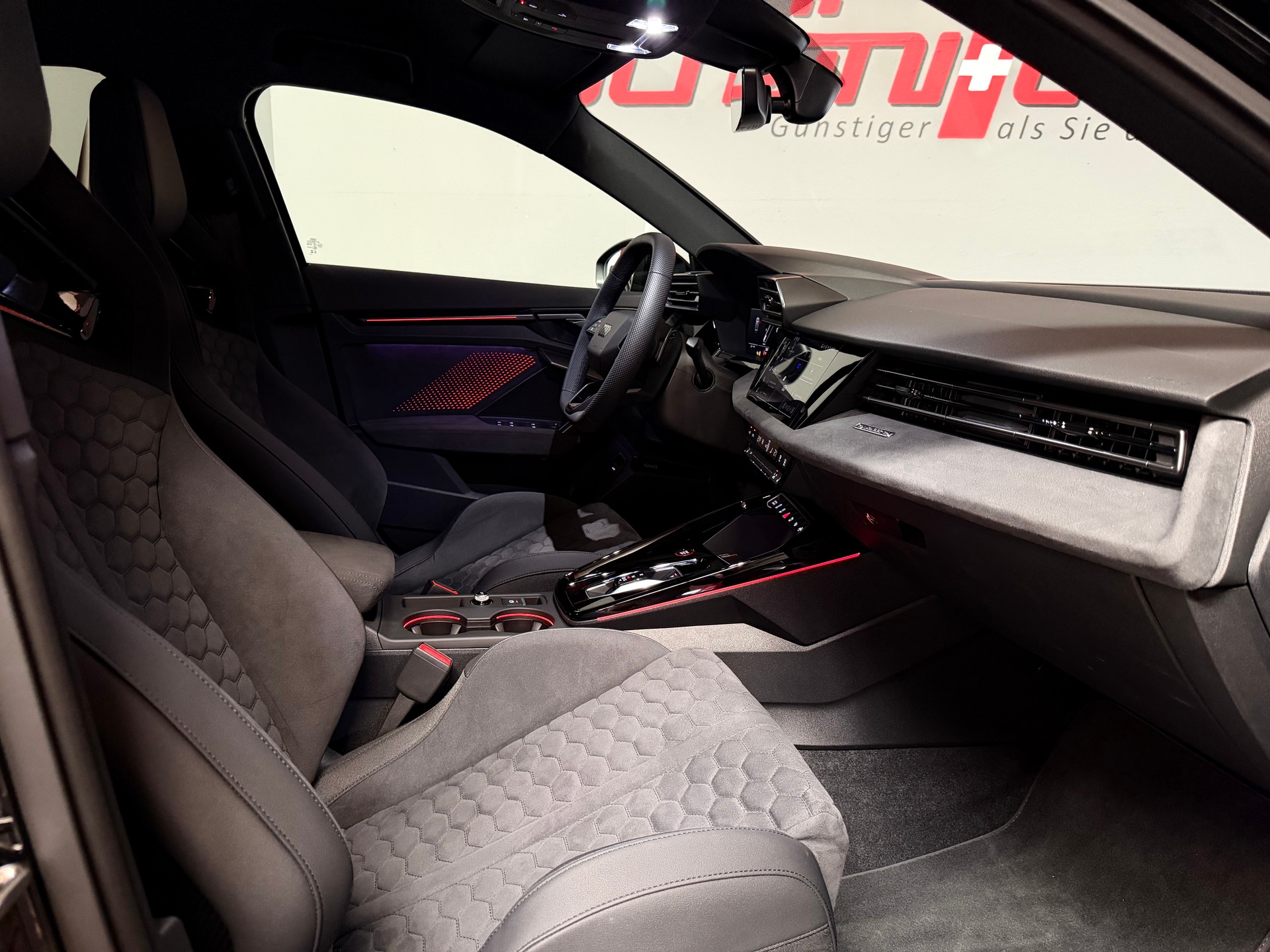 AUDI RS3 Limousine 2.5 TSI quattro S-tronic-image-22