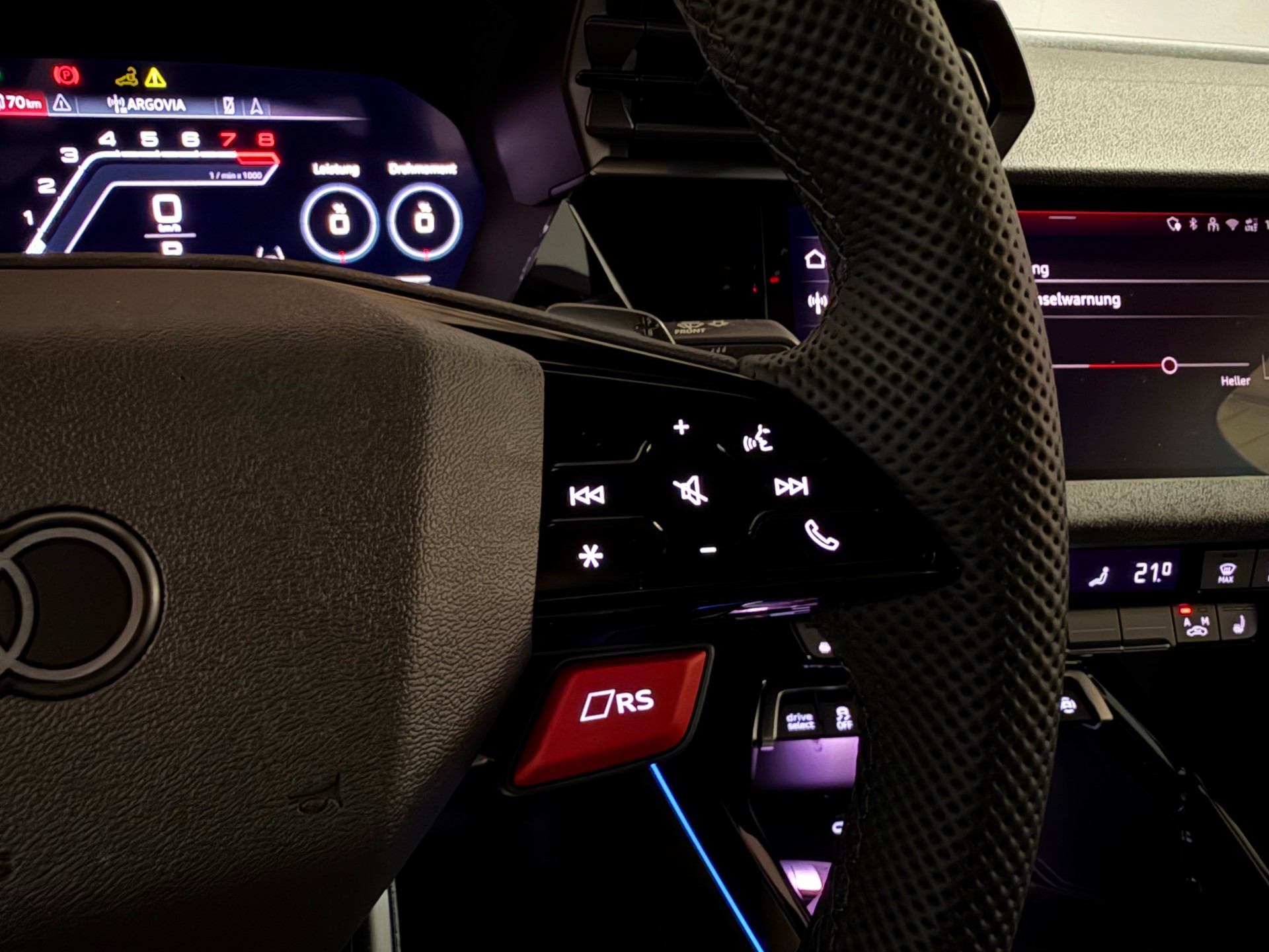 AUDI RS3 Limousine 2.5 TSI quattro S-tronic-image-37