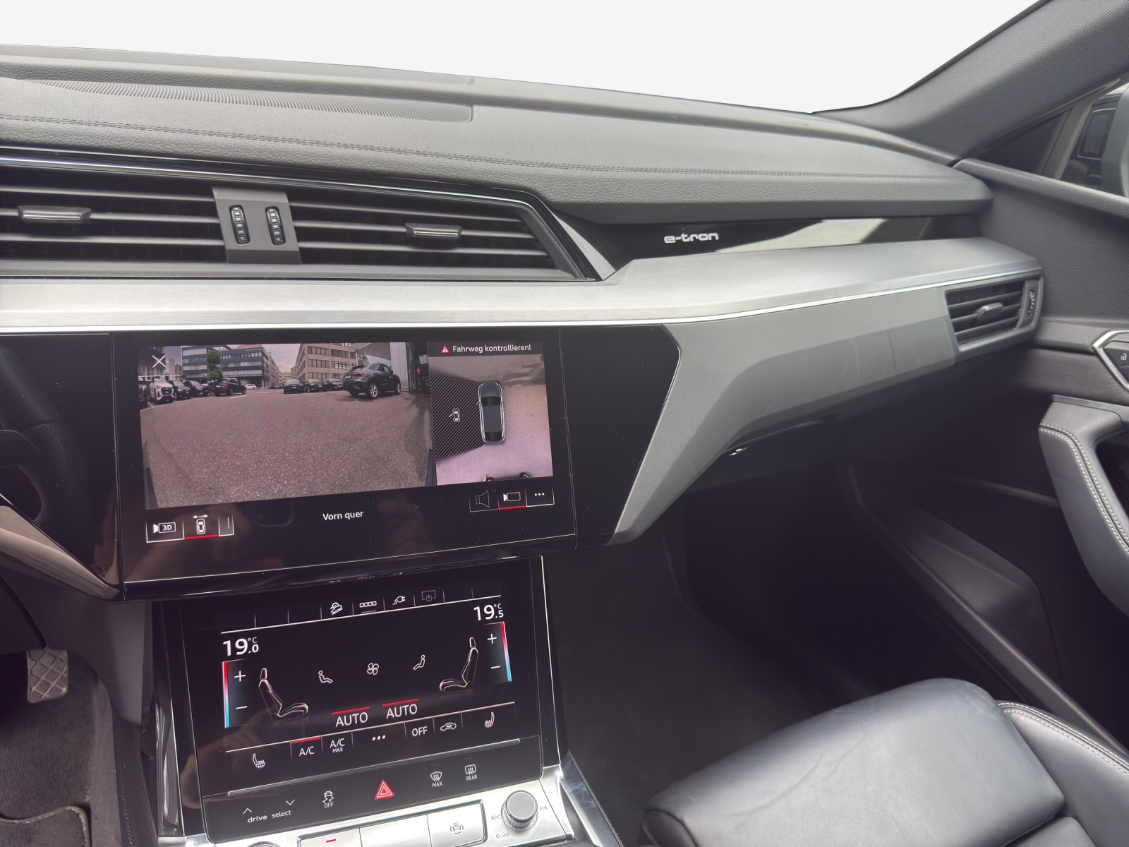 AUDI e-tron 55 Sportback S Line Black Edition quattro-image-10
