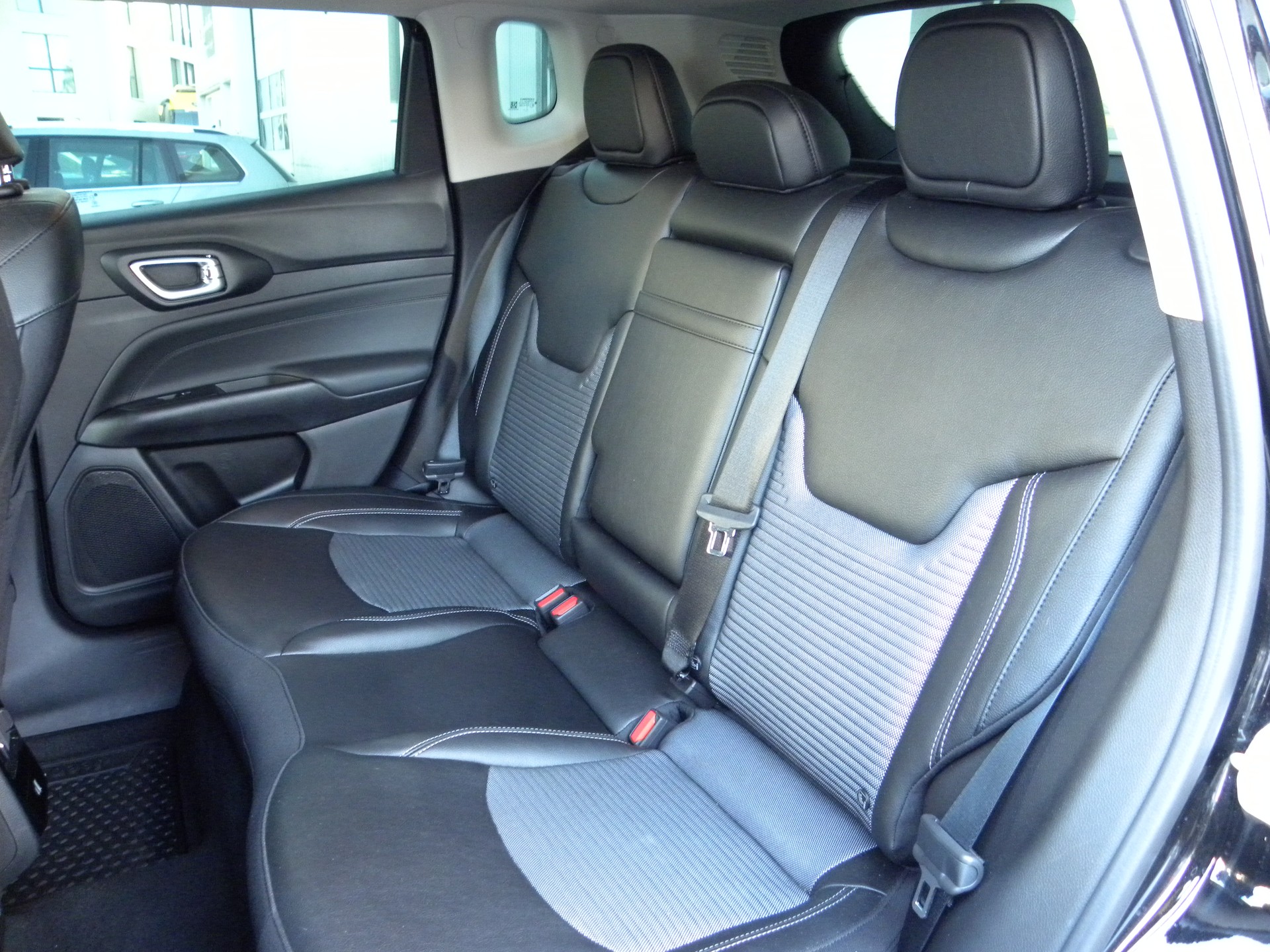 JEEP Compass 4x2 1.5 T MHEV Altitude-image-9