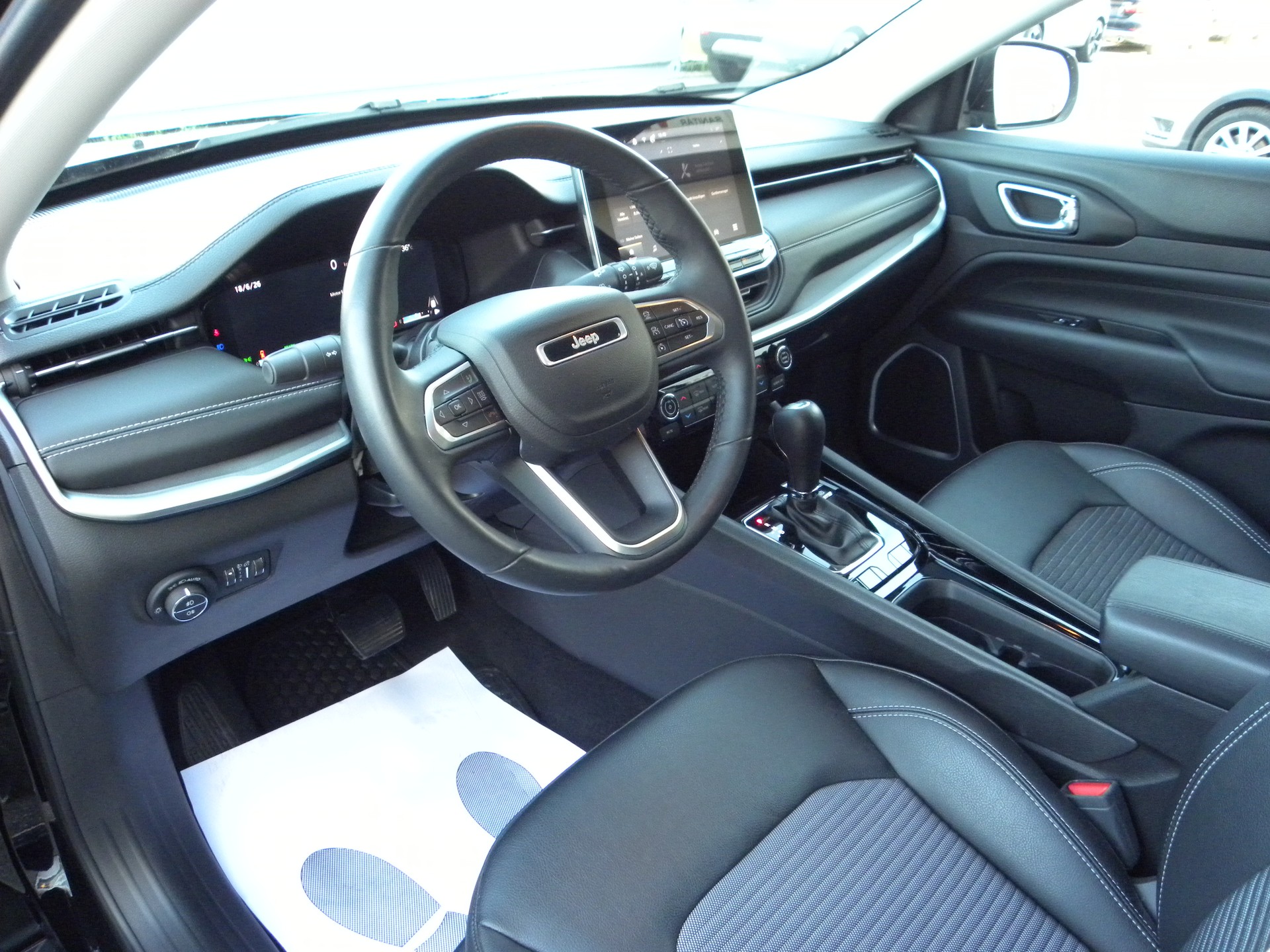 JEEP Compass 4x2 1.5 T MHEV Altitude-image-6