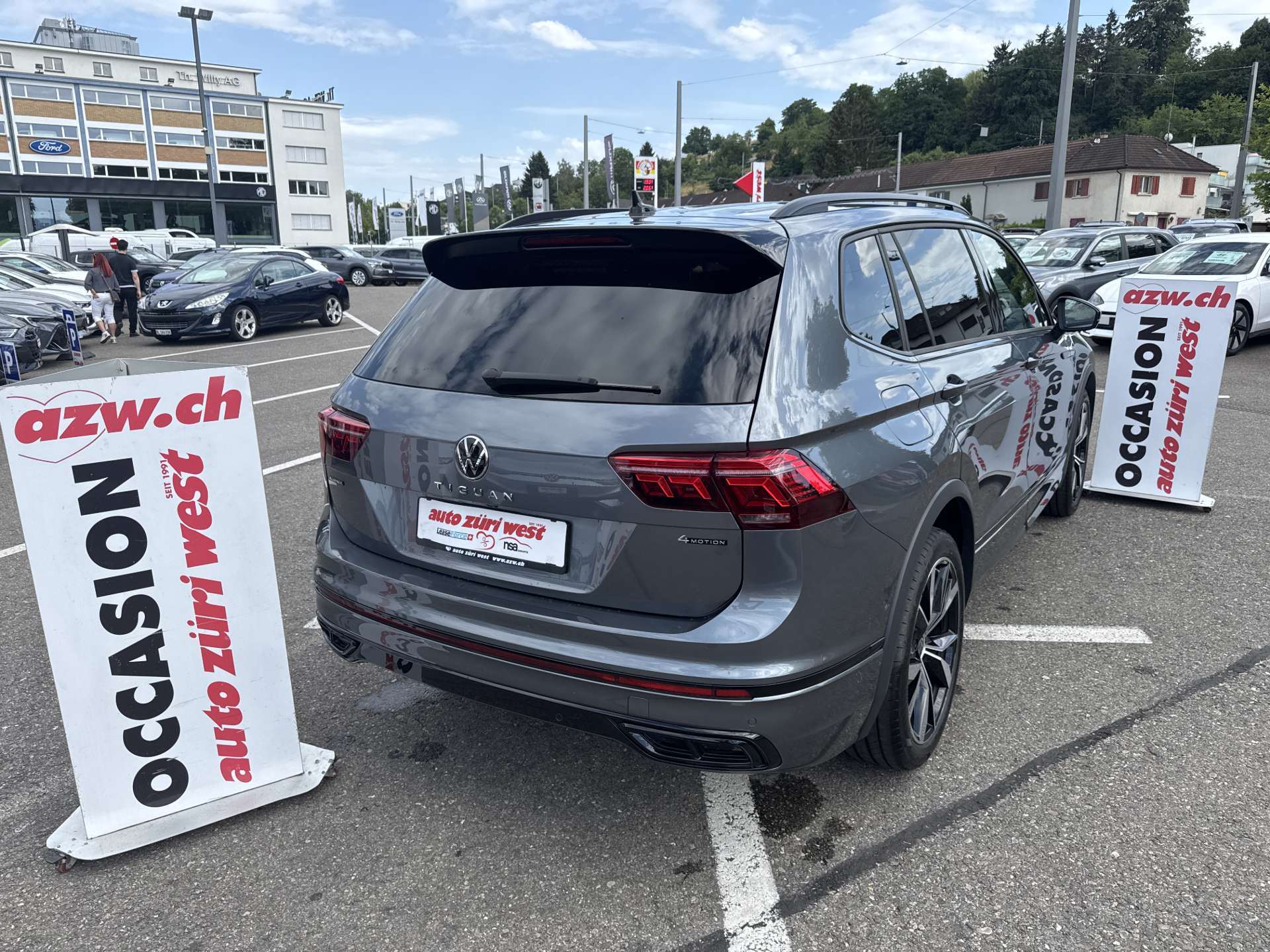 VW Tiguan Allspace 2.0 TSi R-Line 7-Plätzer 4Motion DSG-Automat-image-2