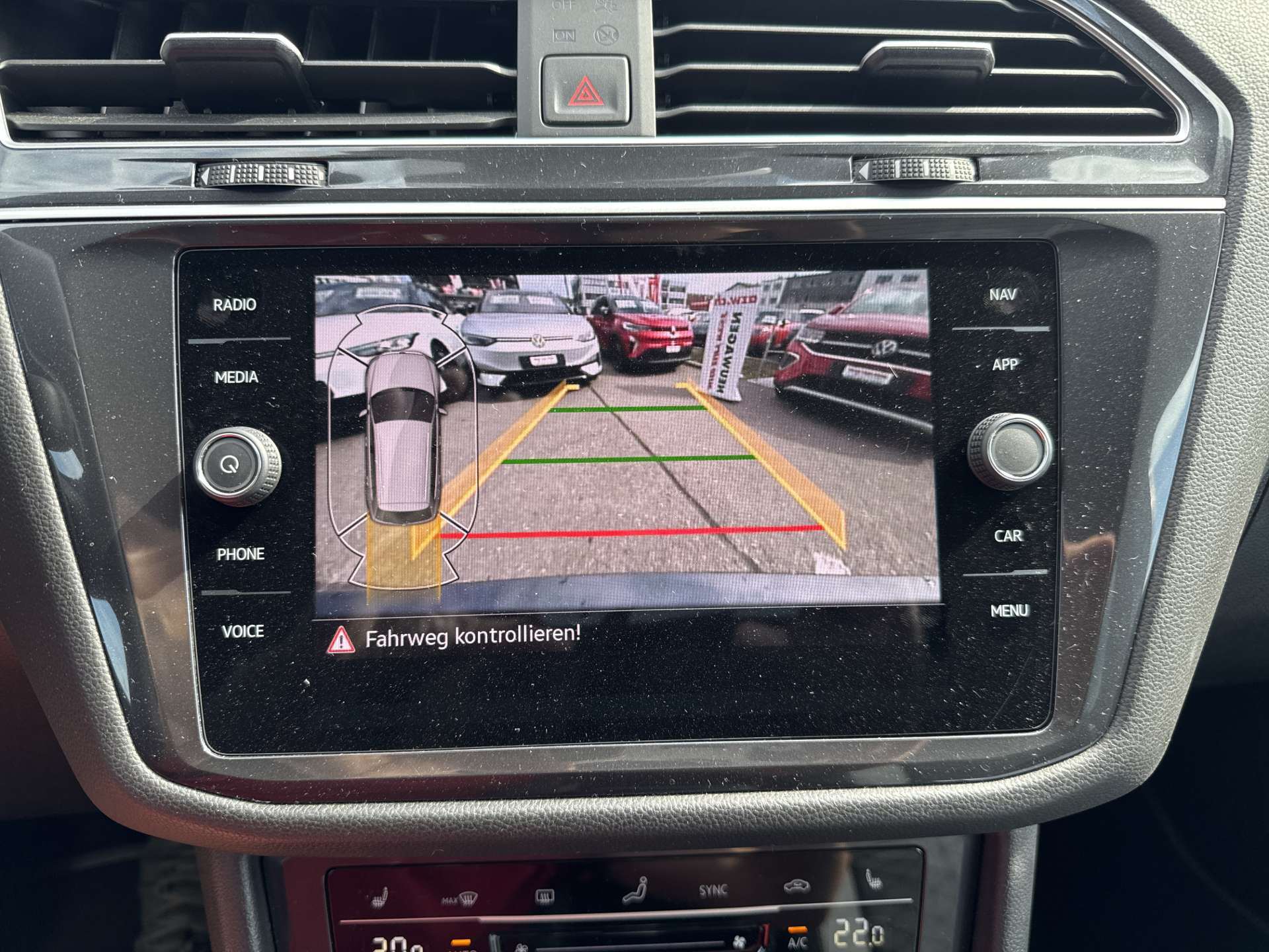 VW Tiguan Allspace 2.0 TSi R-Line 7-Plätzer 4Motion DSG-Automat-image-9