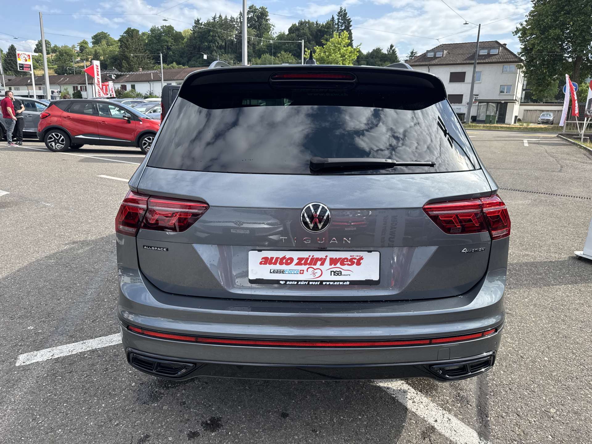 VW Tiguan Allspace 2.0 TSi R-Line 7-Plätzer 4Motion DSG-Automat-image-14