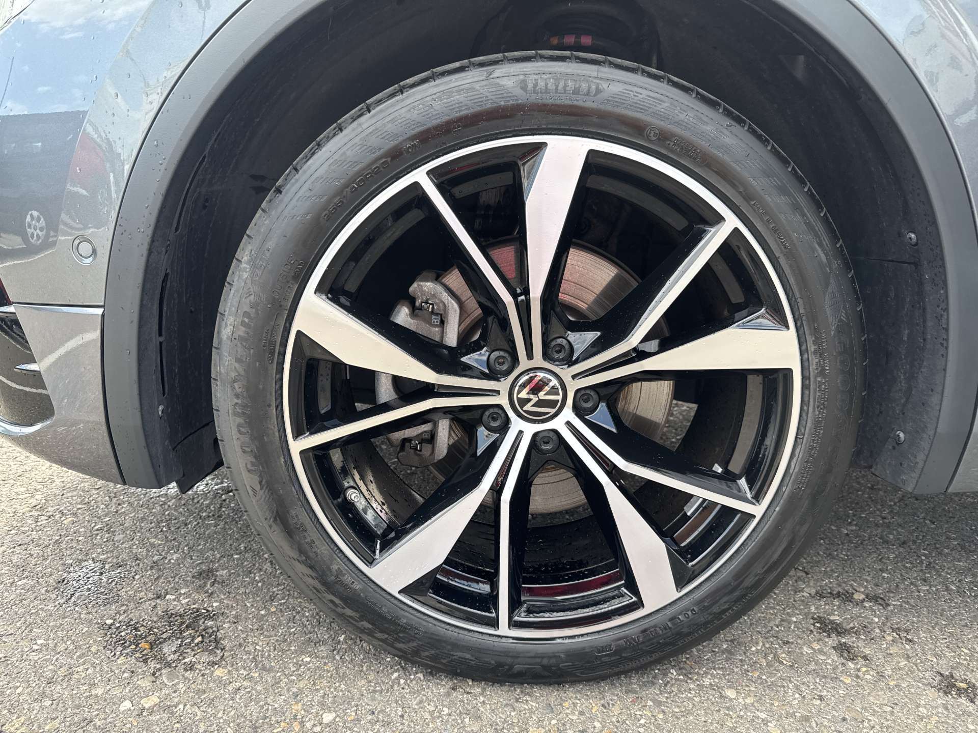 VW Tiguan Allspace 2.0 TSi R-Line 7-Plätzer 4Motion DSG-Automat-image-8