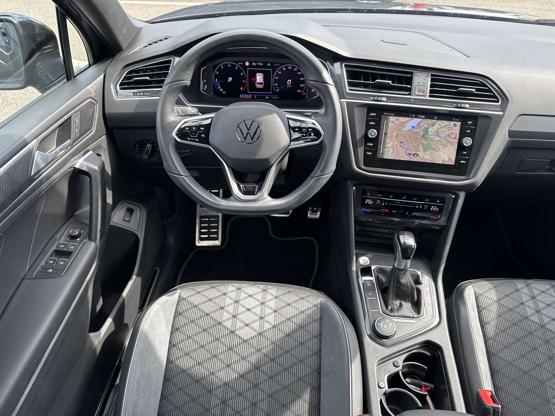 VW Tiguan Allspace 2.0 TSi R-Line 7-Plätzer 4Motion DSG-Automat-image-4