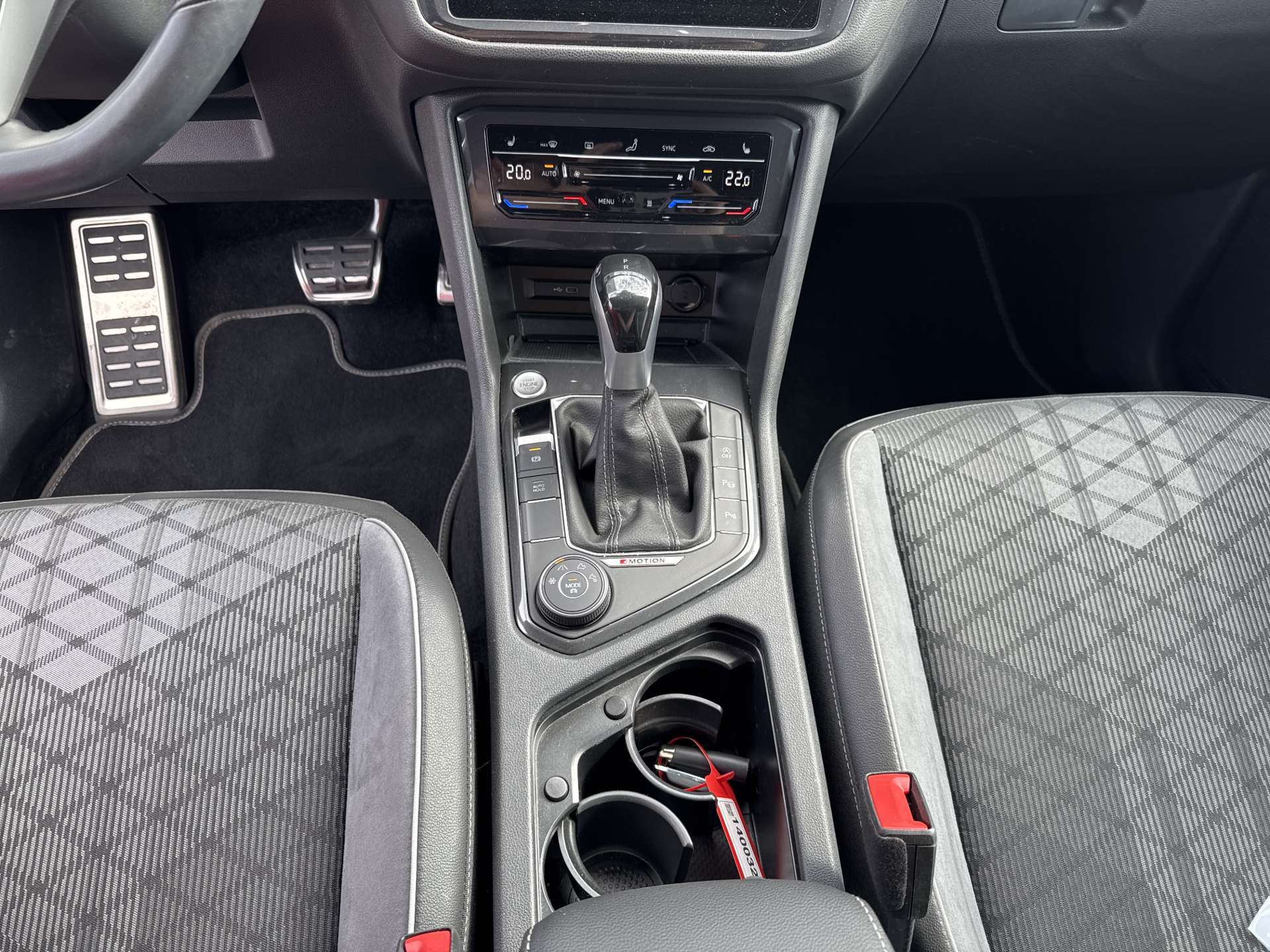 VW Tiguan Allspace 2.0 TSi R-Line 7-Plätzer 4Motion DSG-Automat-image-11