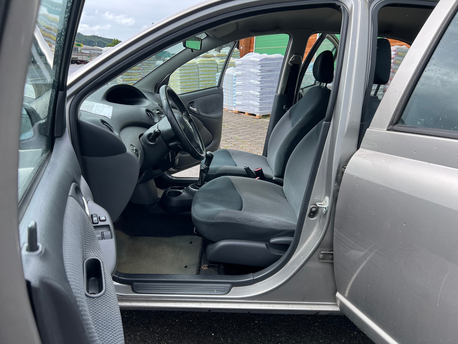 TOYOTA Yaris 1.3 Linea Sol-image-7