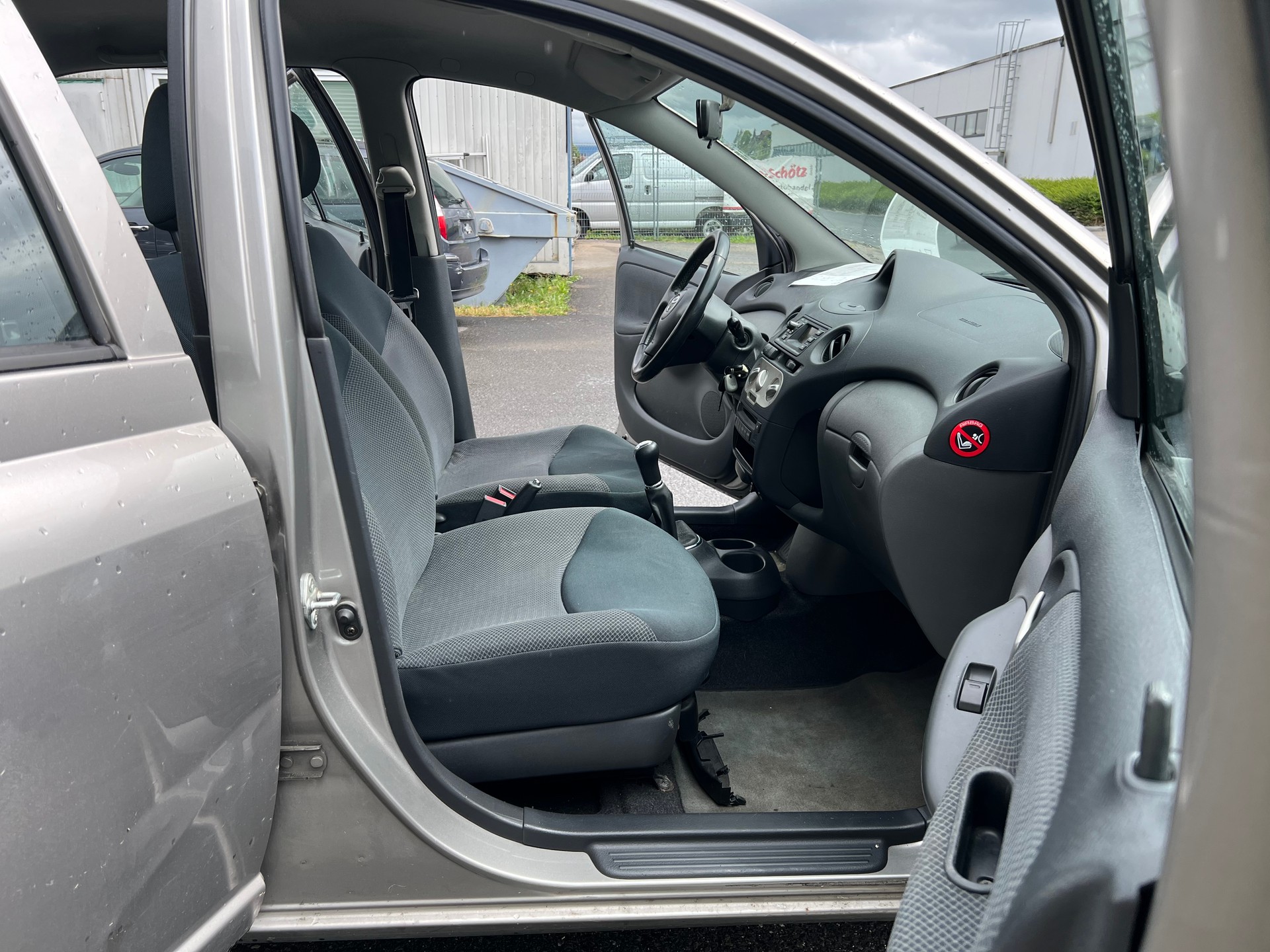 TOYOTA Yaris 1.3 Linea Sol-image-8