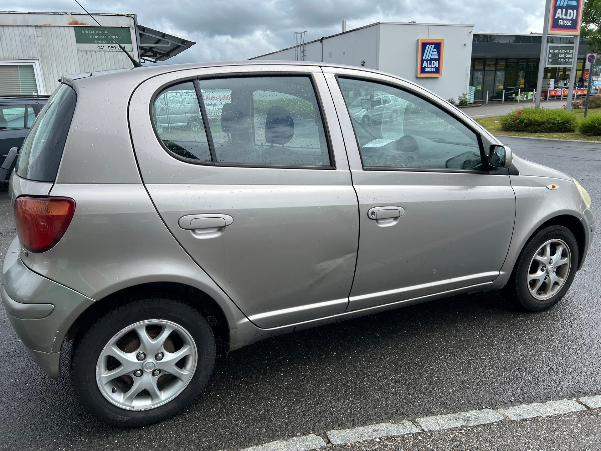 TOYOTA Yaris 1.3 Linea Sol-image-4