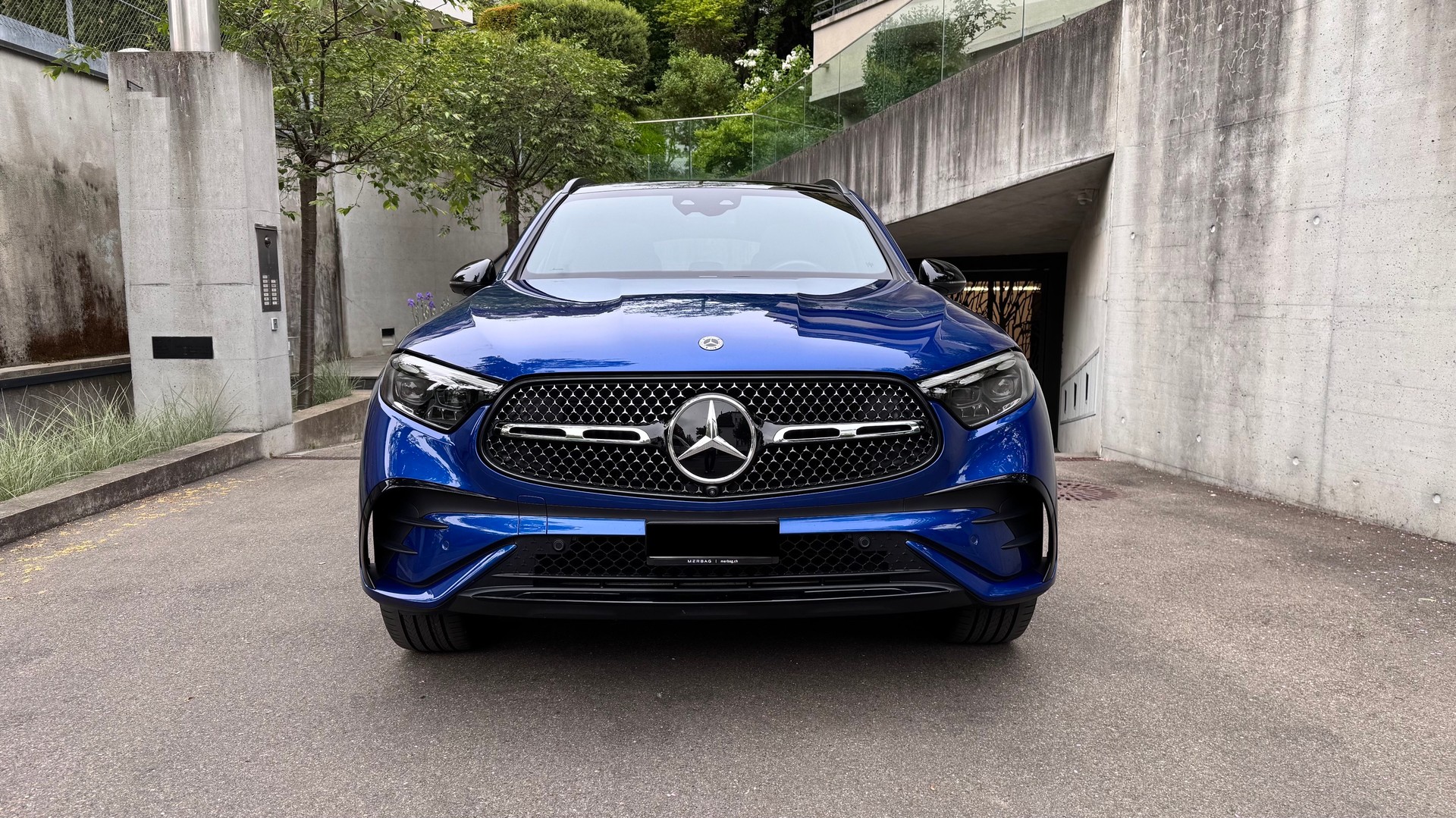 MERCEDES-BENZ GLC 400 e AMG Line 4matic-image-2
