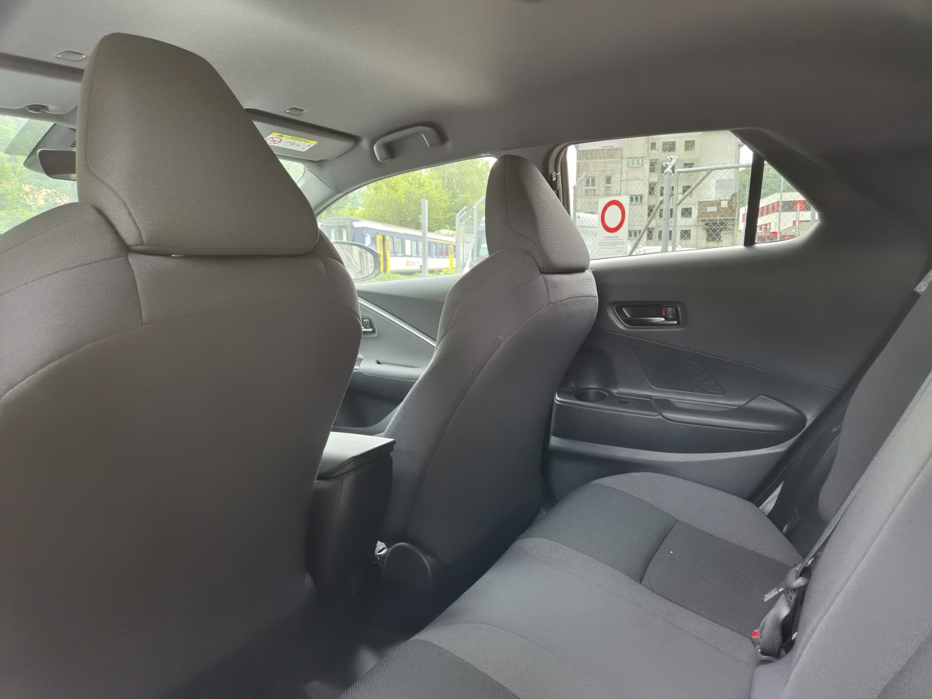TOYOTA C-HR 2.0 PHEV CVT Style-image-9