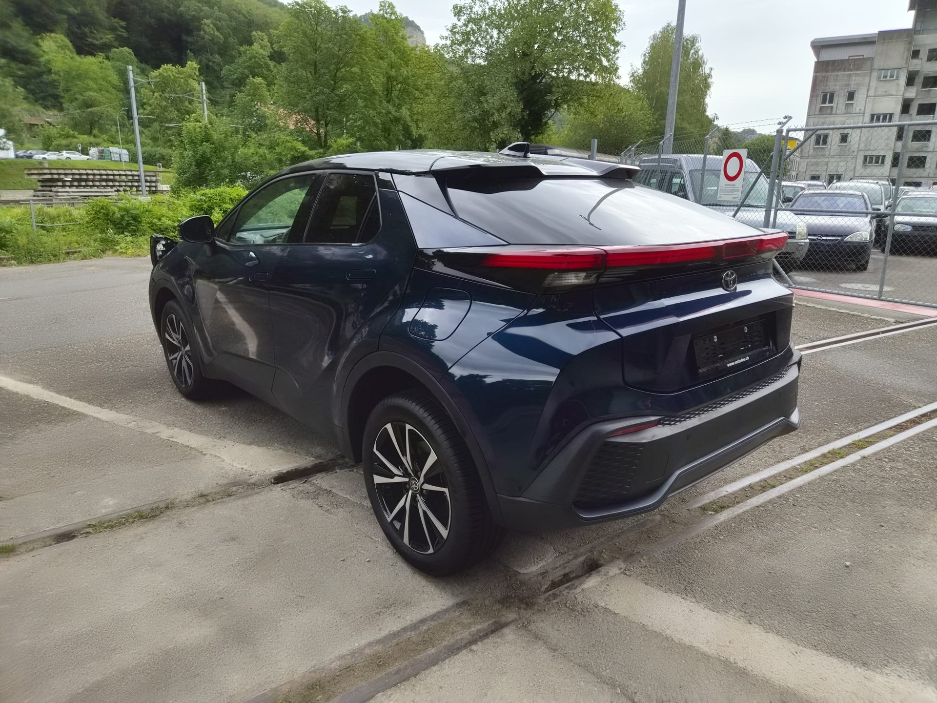 TOYOTA C-HR 2.0 PHEV CVT Style-image-1