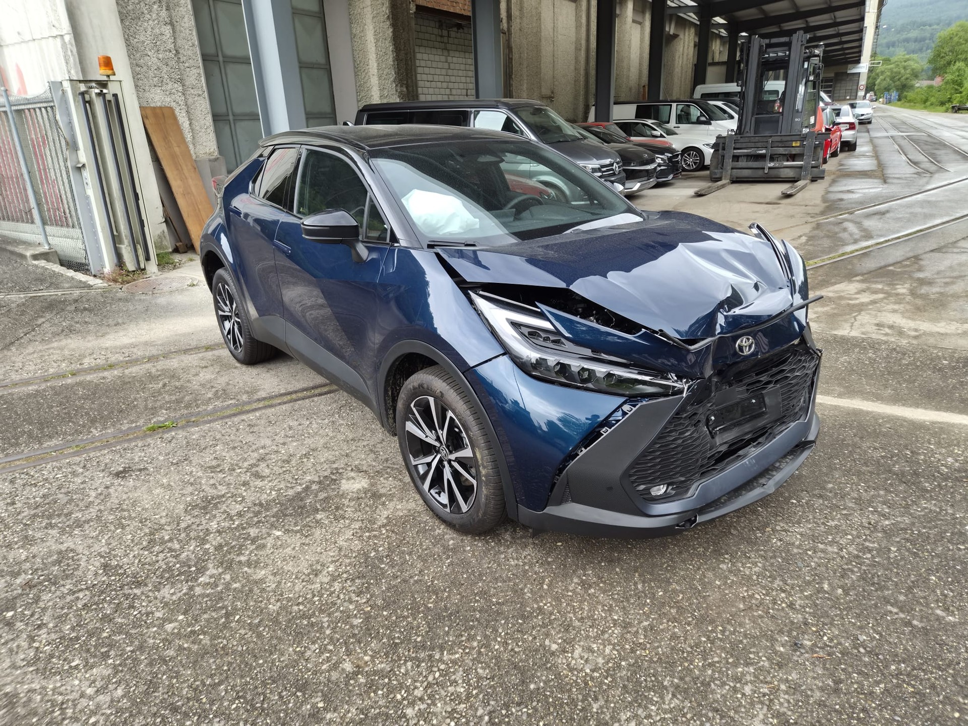 TOYOTA C-HR 2.0 PHEV CVT Style-image-2