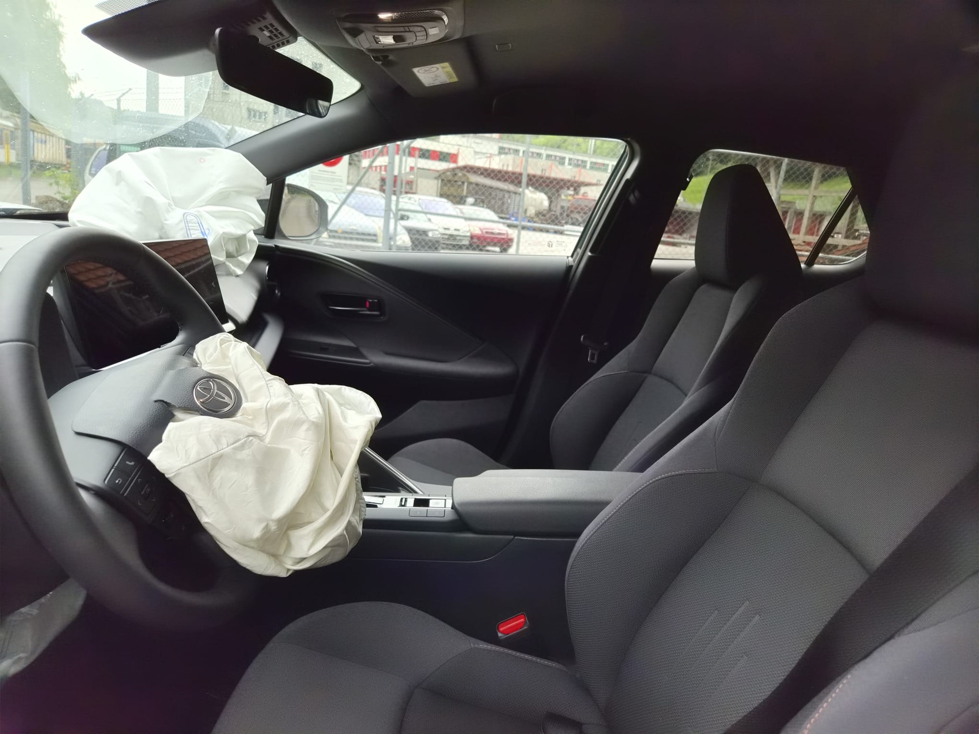 TOYOTA C-HR 2.0 PHEV CVT Style-image-5