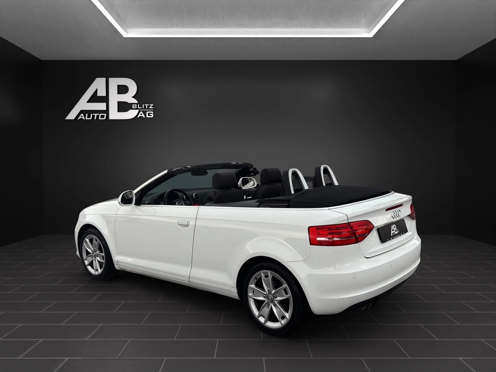 AUDI A3 Cabriolet 1.8 TFSI S-Line Ambition S-tronic-image-2