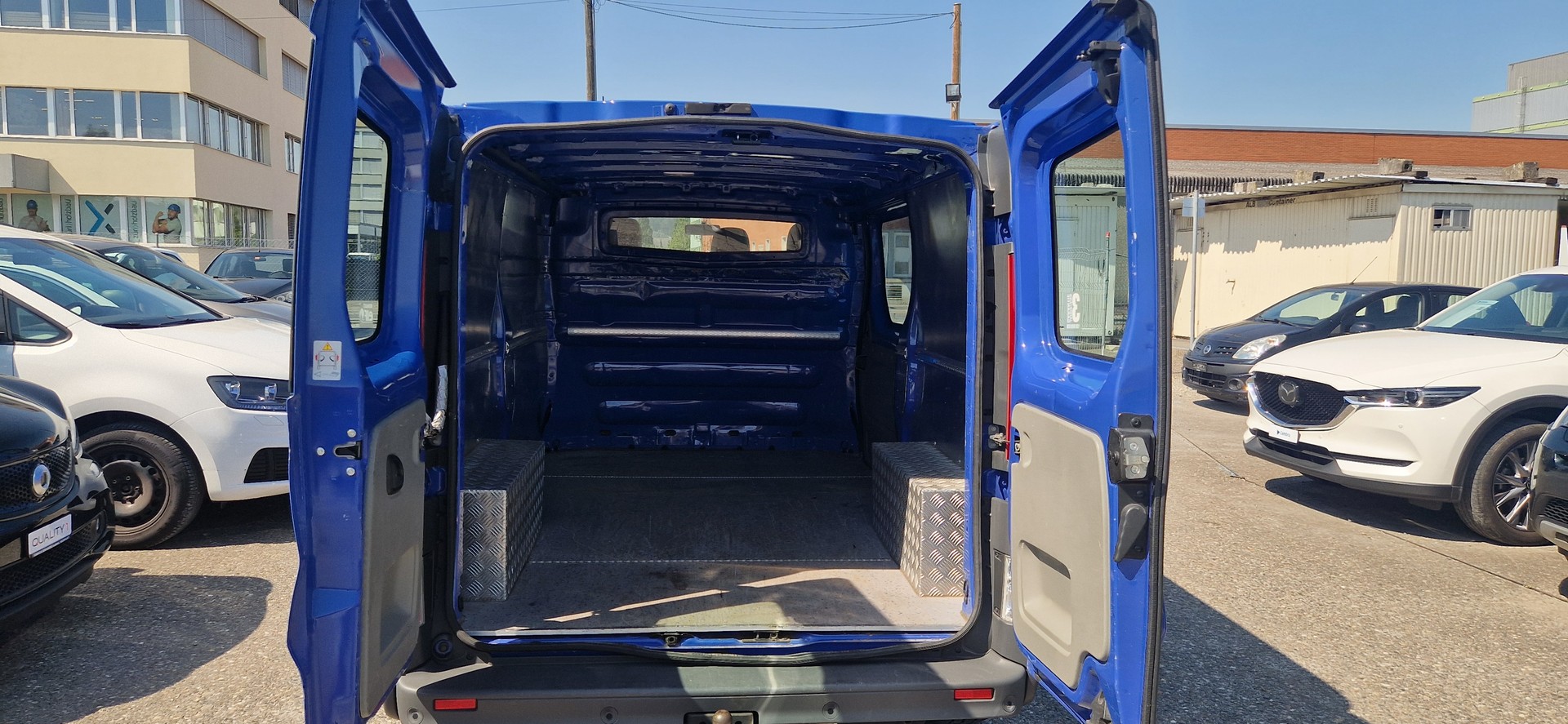 RENAULT TRAFIC-image-7