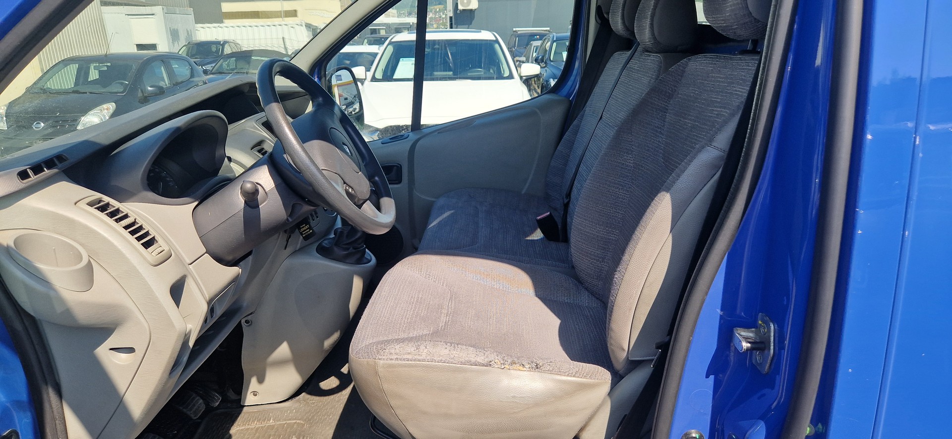 RENAULT TRAFIC-image-6