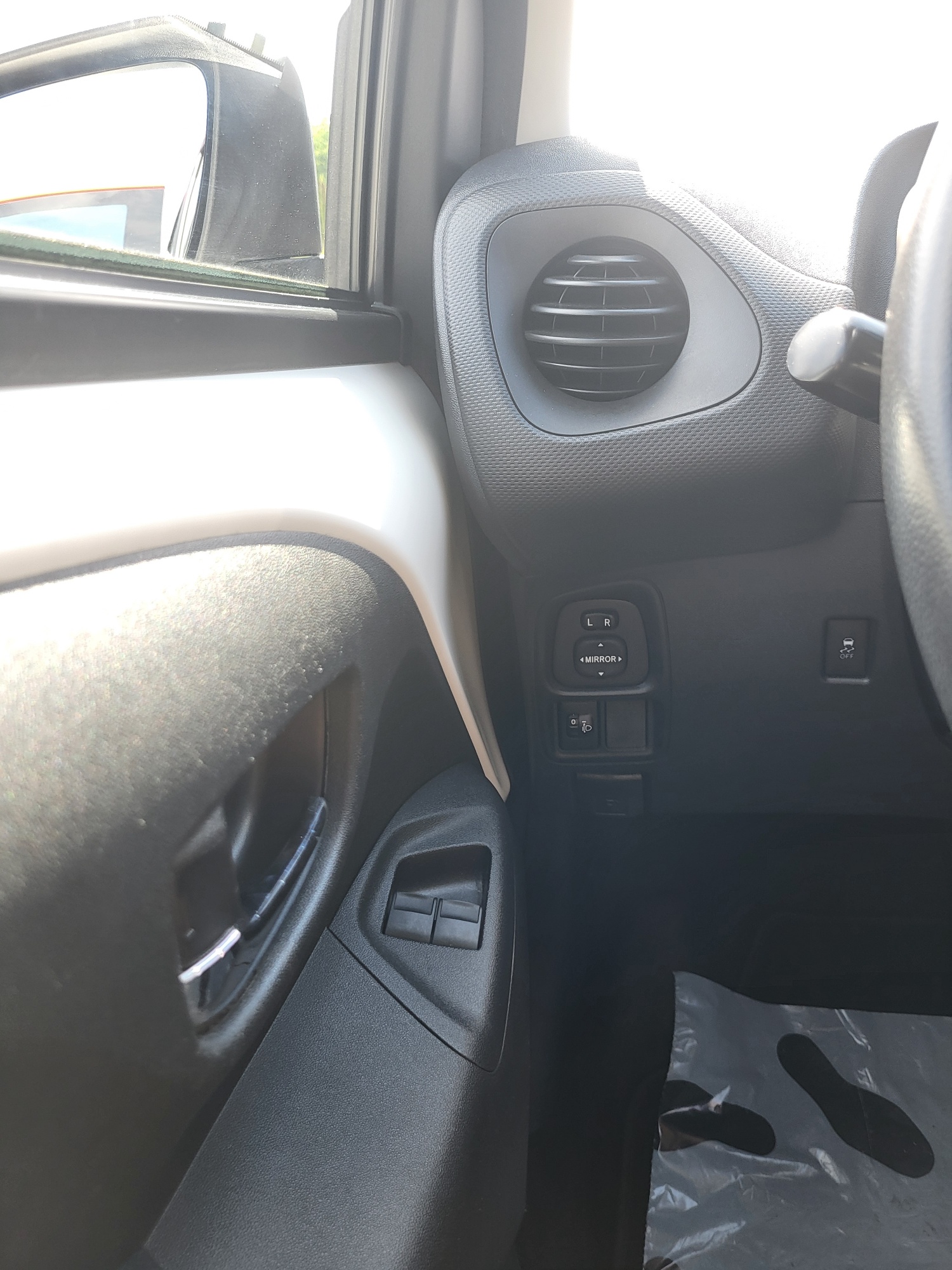 CITROEN C1 1.0 VTi ETG5 Shine-image-10