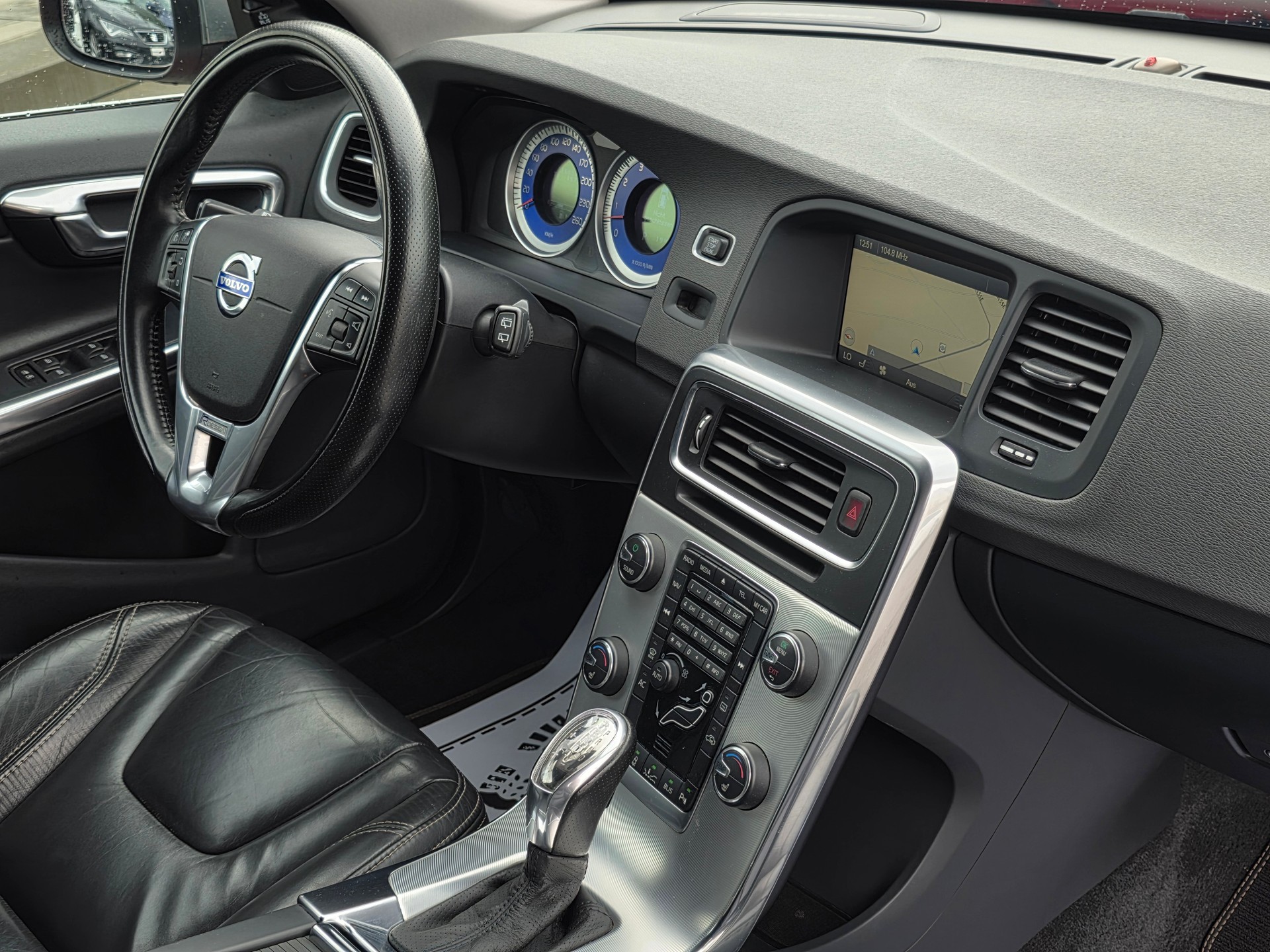 VOLVO V60 T6 AWD R-Design Geartronic * Frisch ab MFK * Frisch ab Service * TOP Zustand *-image-20