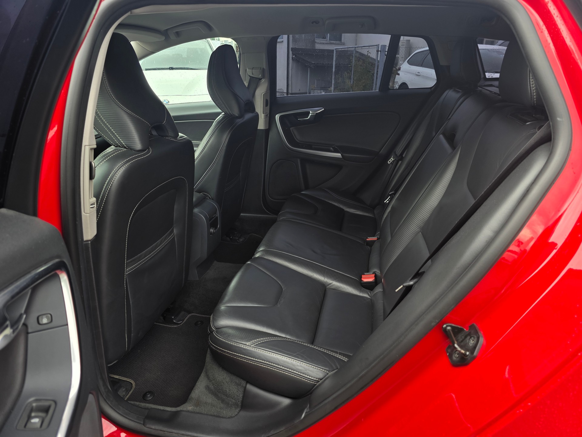 VOLVO V60 T6 AWD R-Design Geartronic * Frisch ab MFK * Frisch ab Service * TOP Zustand *-image-23