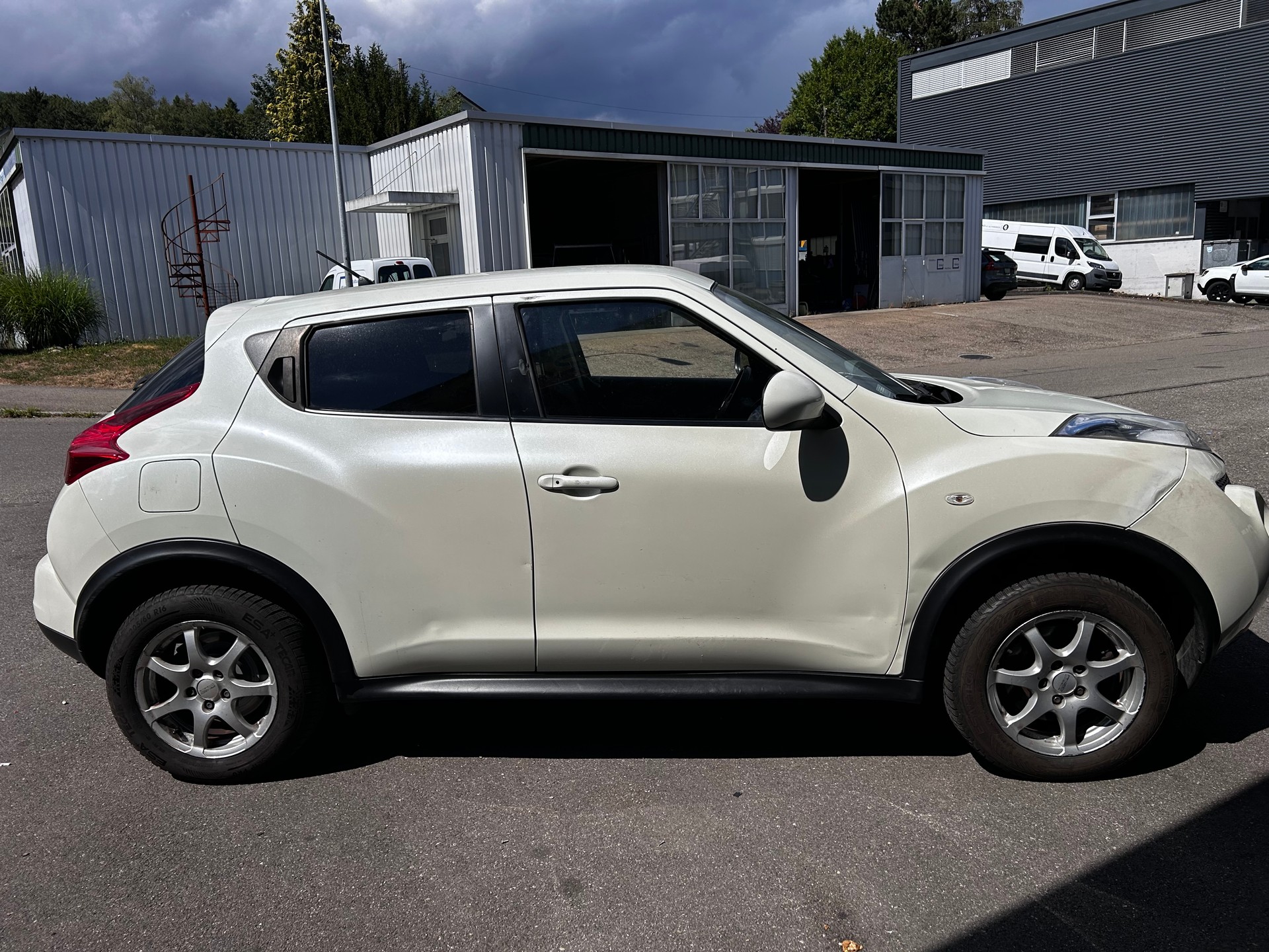 NISSAN Juke 1.6 DIG-T tekna 4x4 Xtronic M-CVT-image-3