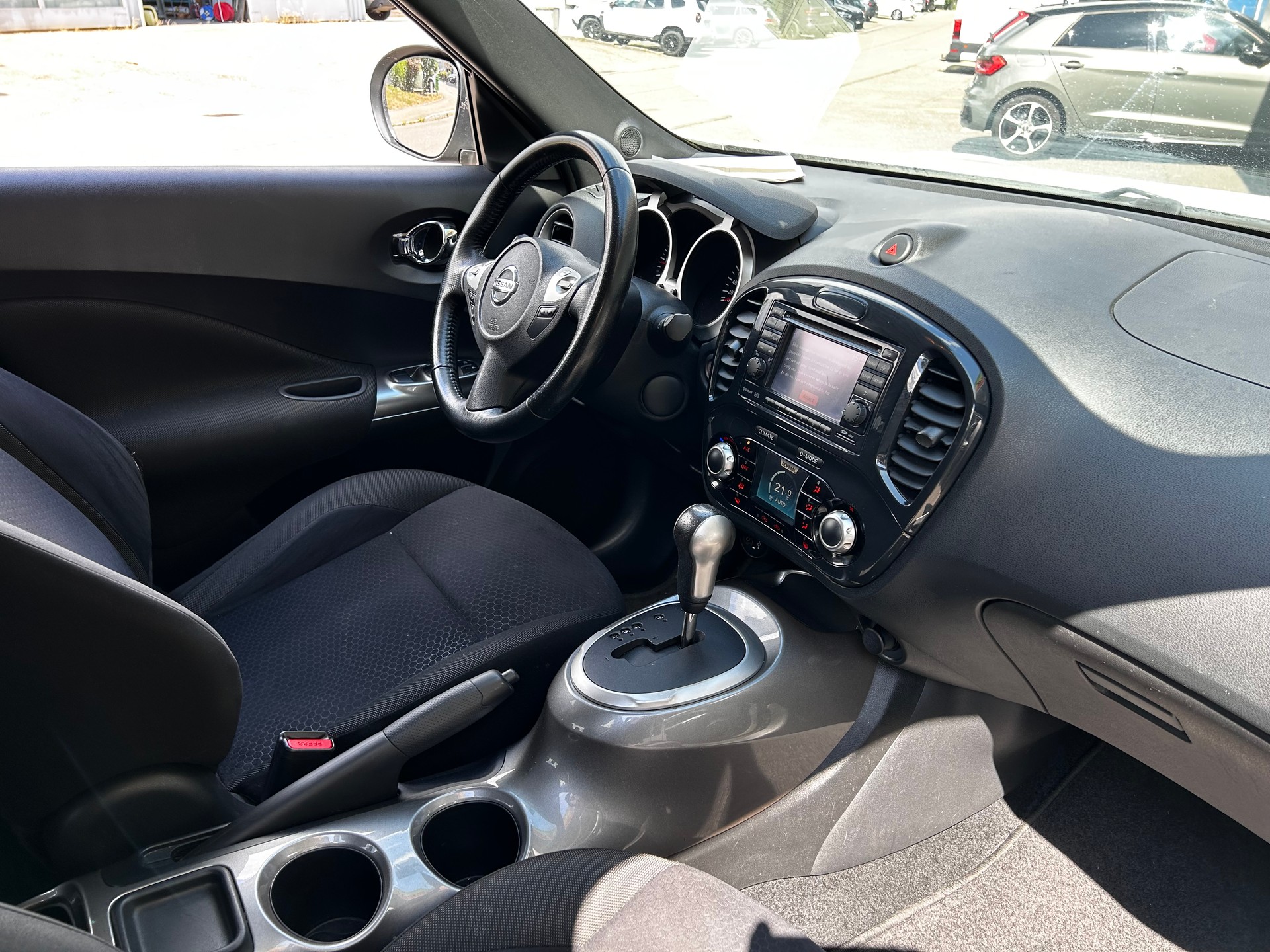 NISSAN Juke 1.6 DIG-T tekna 4x4 Xtronic M-CVT-image-9