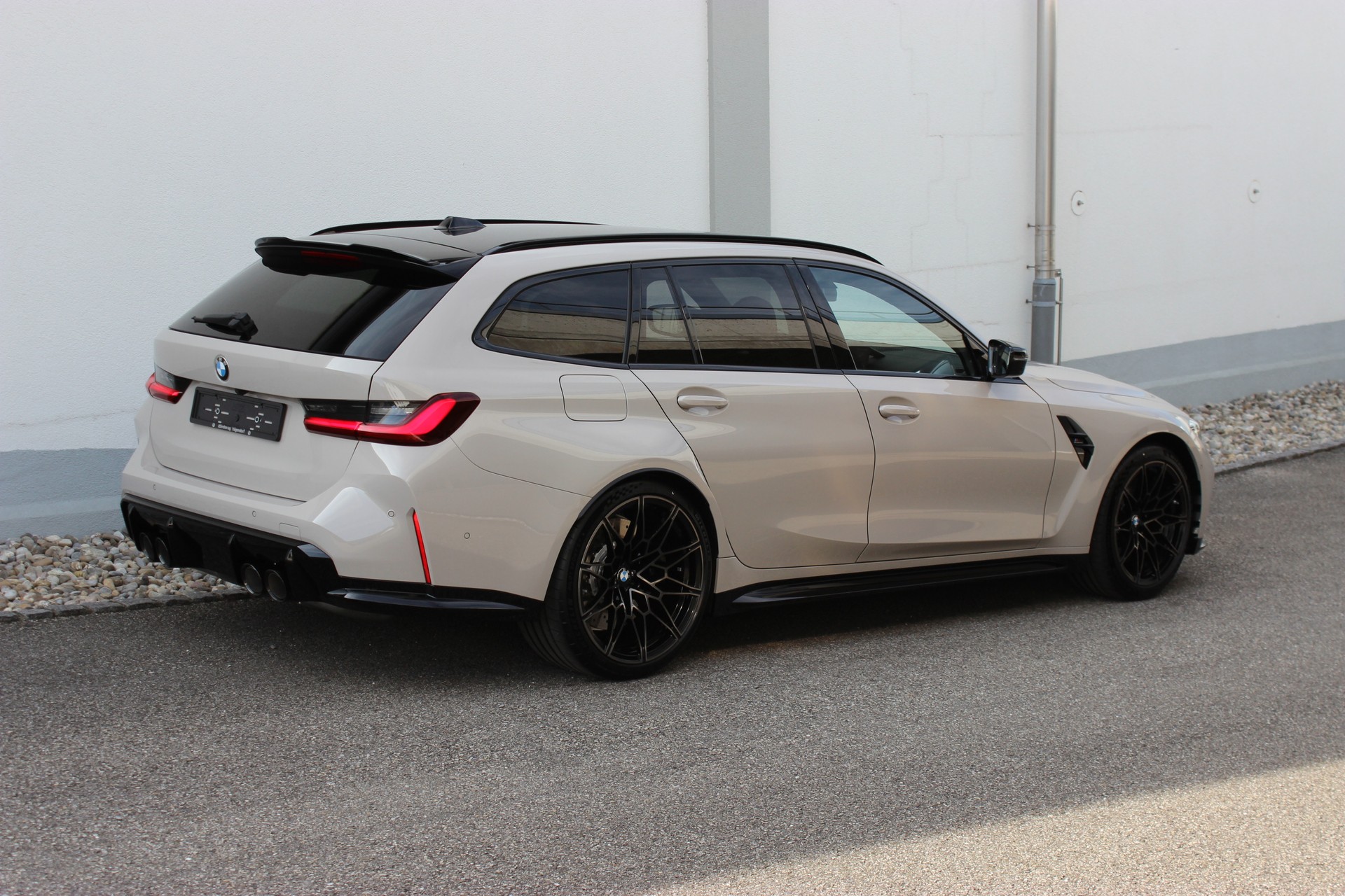 BMW M3 Touring xDrive Competition Individual dune grey *1.9%-LEASINGAKTION*-image-5