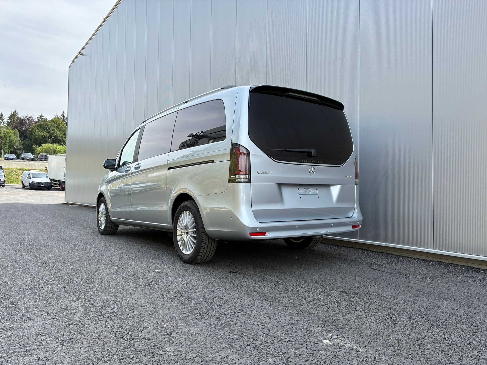 MERCEDES-BENZ V 250 d Style 3200mm L TREND II-image-4