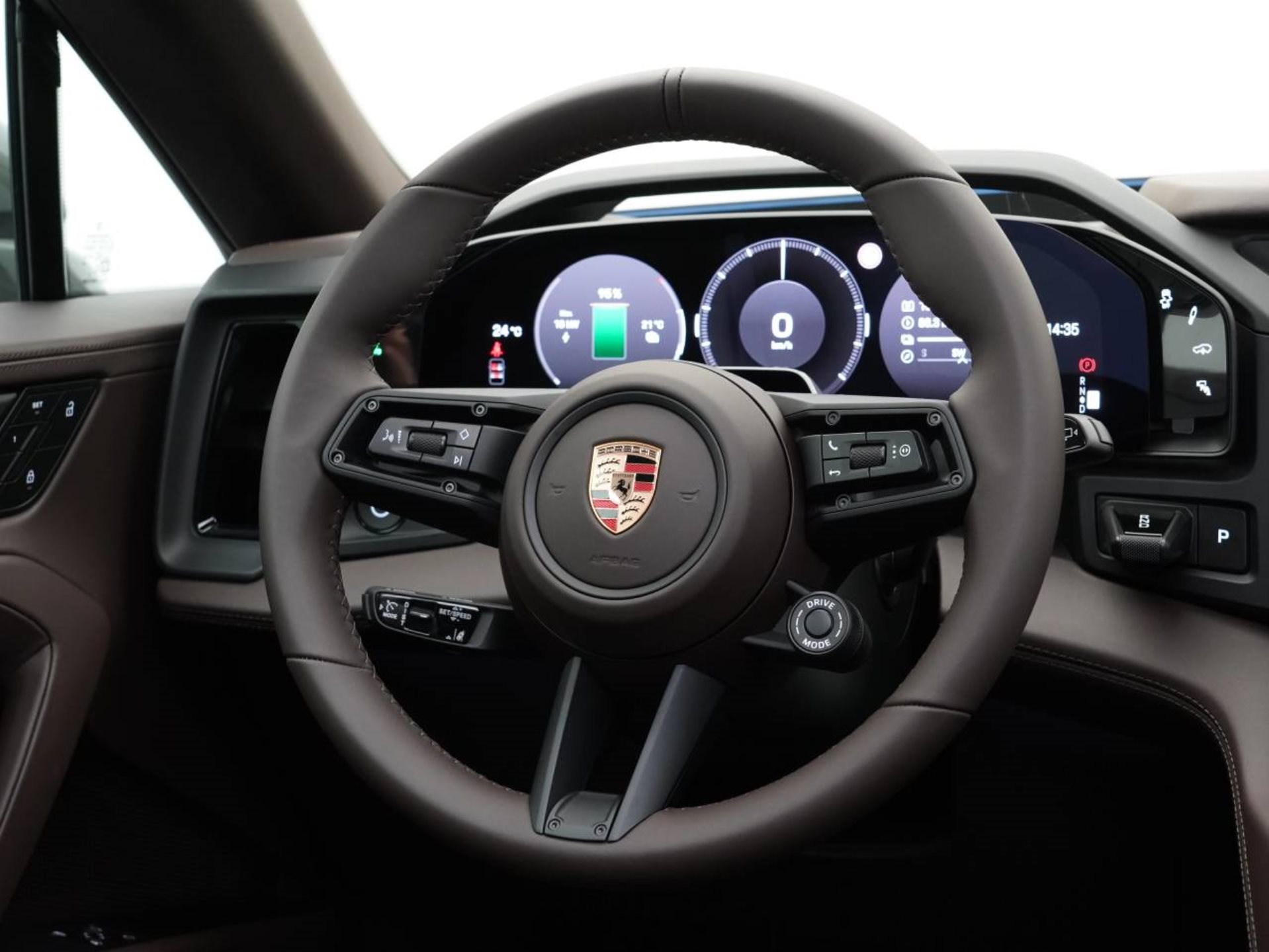 PORSCHE Cayenne S Electric-image-15