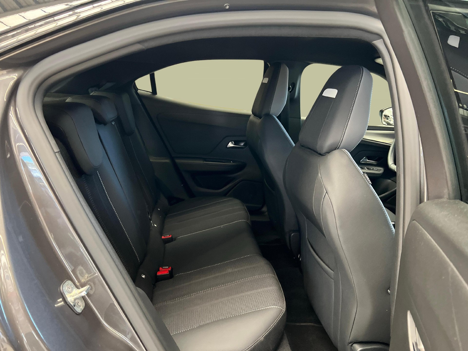 OPEL Mokka 1.2 T 130 Elegance Blitz-image-10