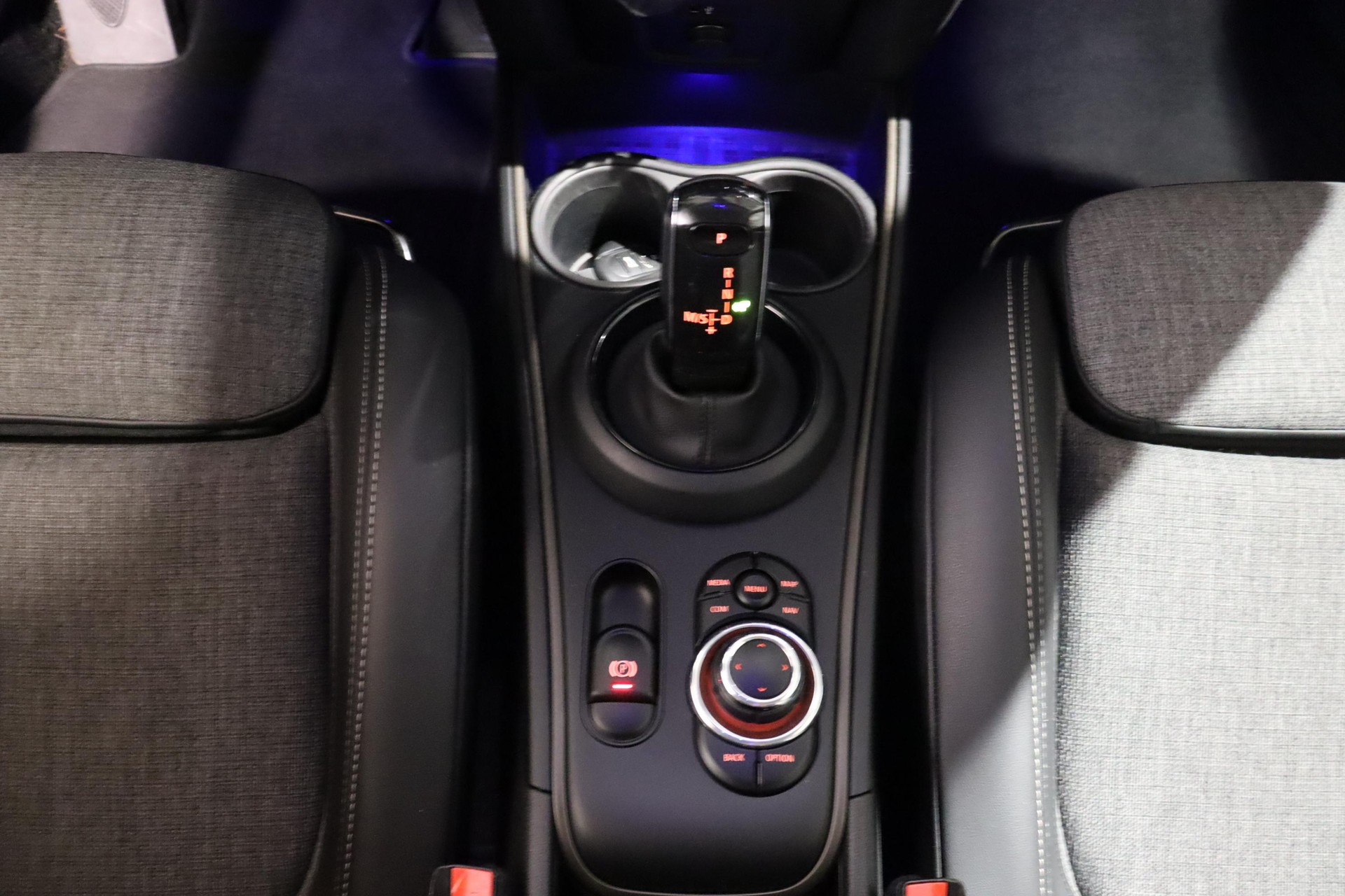 MINI Countryman F60 2.0i Cooper S ALL4-image-10