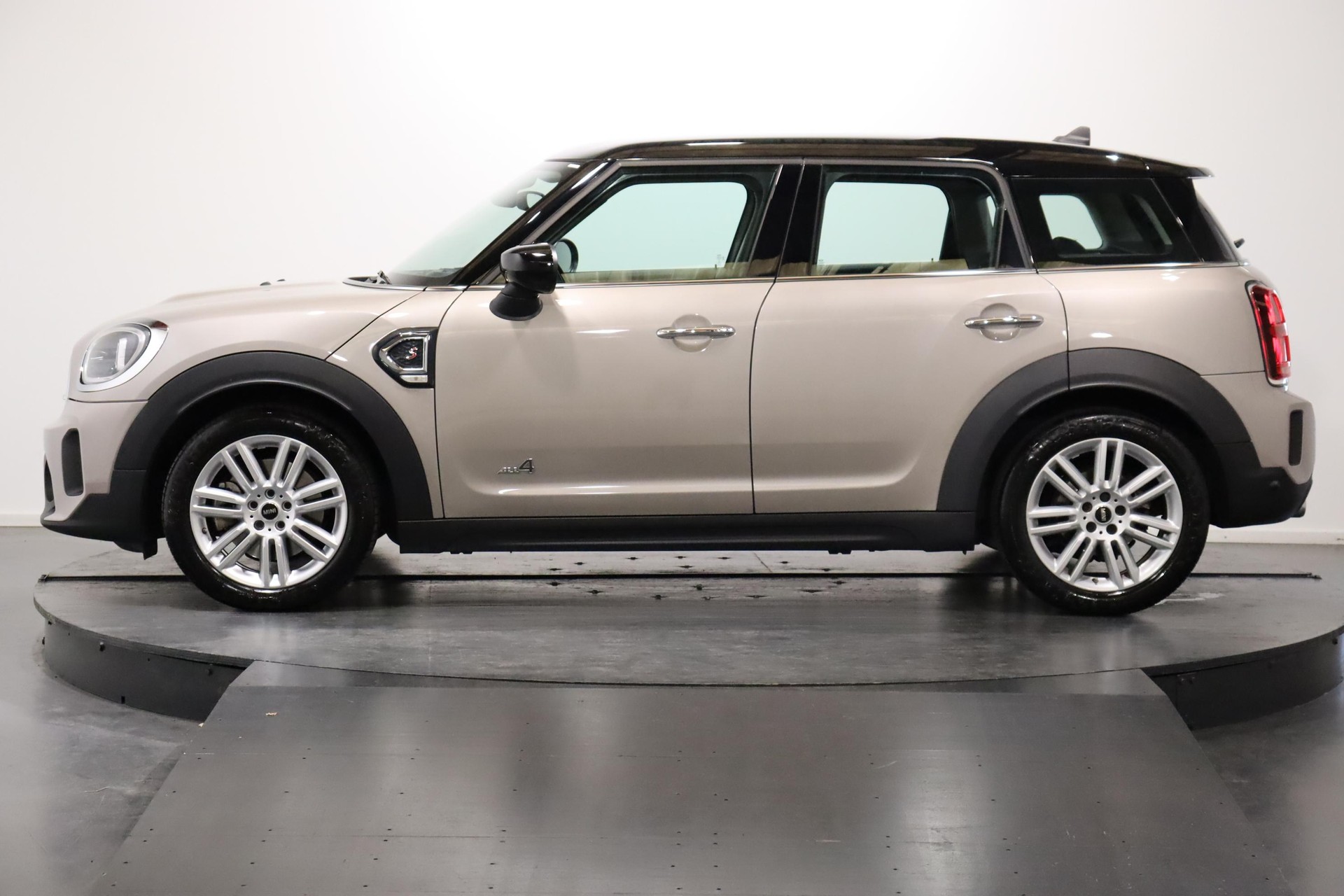 MINI Countryman F60 2.0i Cooper S ALL4-image-1