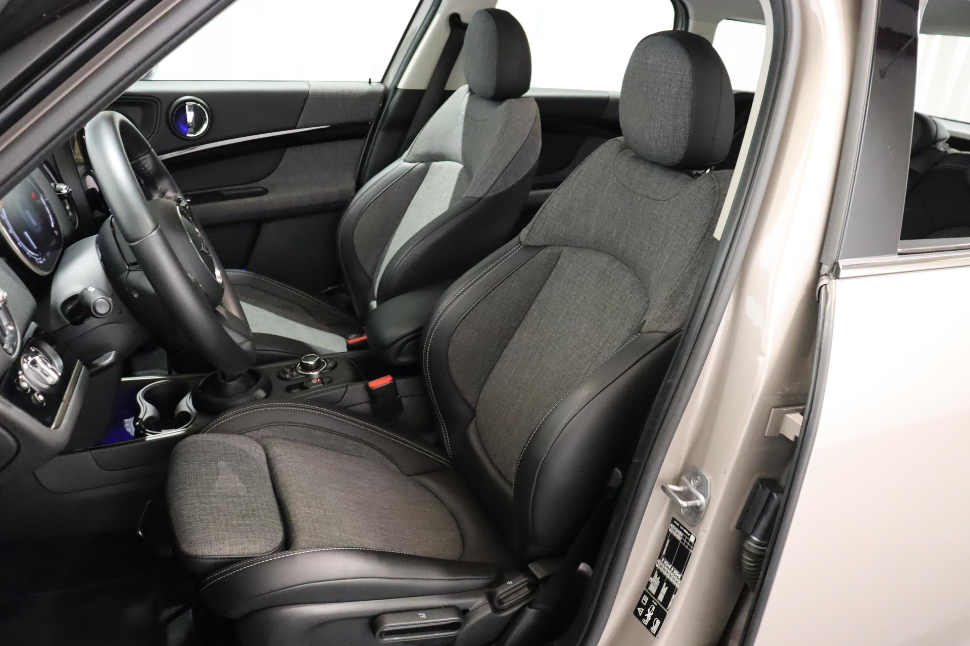 MINI Countryman F60 2.0i Cooper S ALL4-image-6