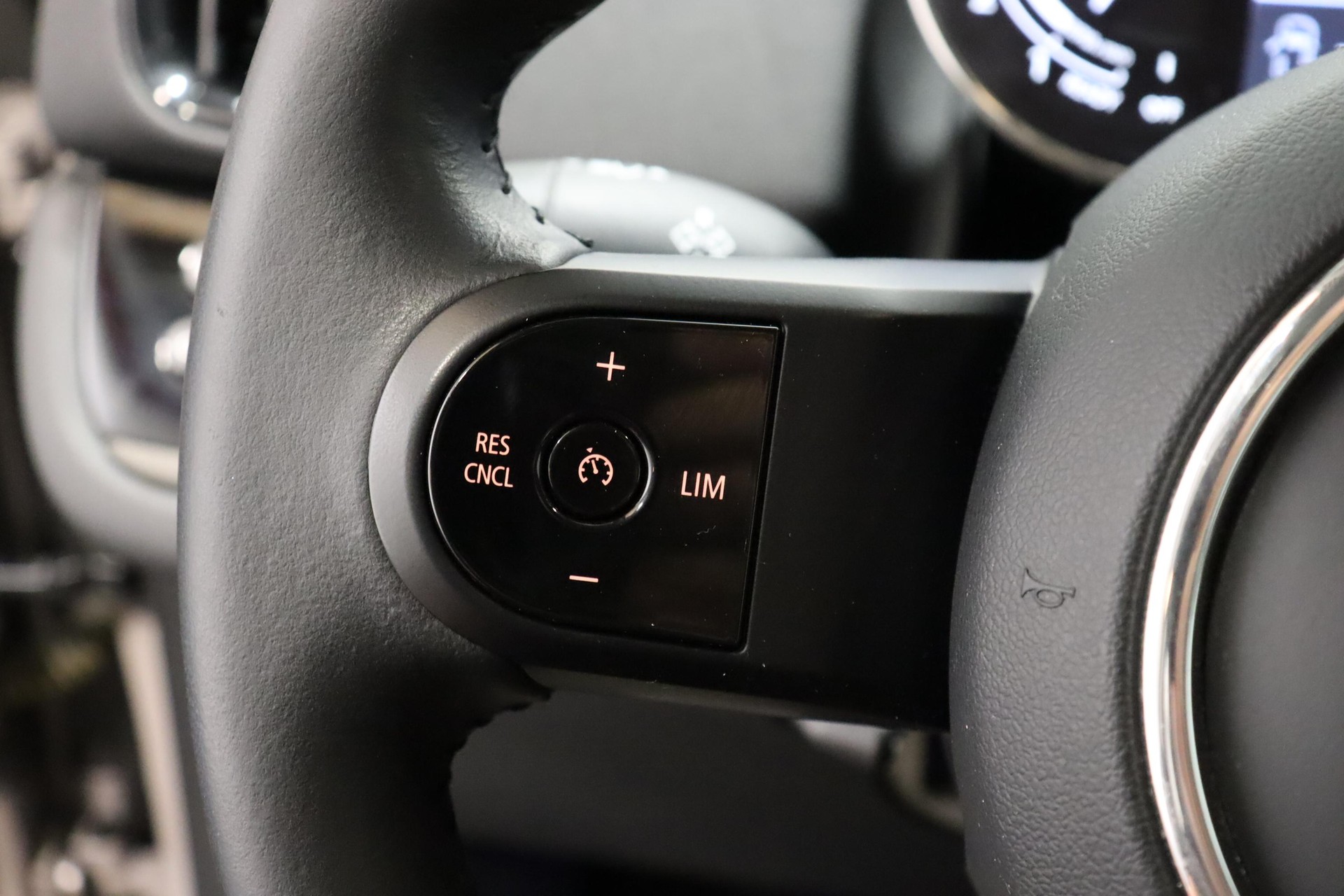 MINI Countryman F60 2.0i Cooper S ALL4-image-17