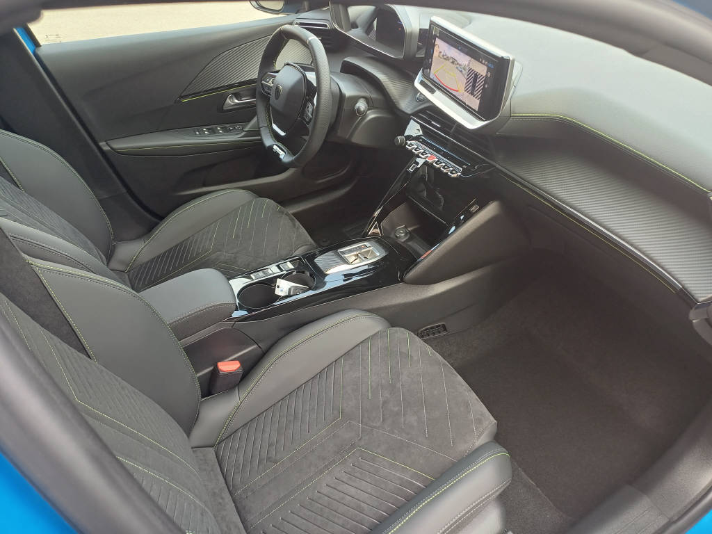 PEUGEOT 208 e-GT-image-5