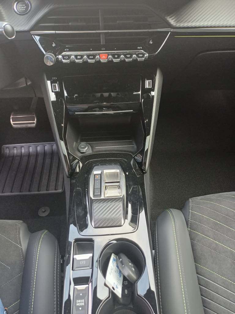 PEUGEOT 208 e-GT-image-8