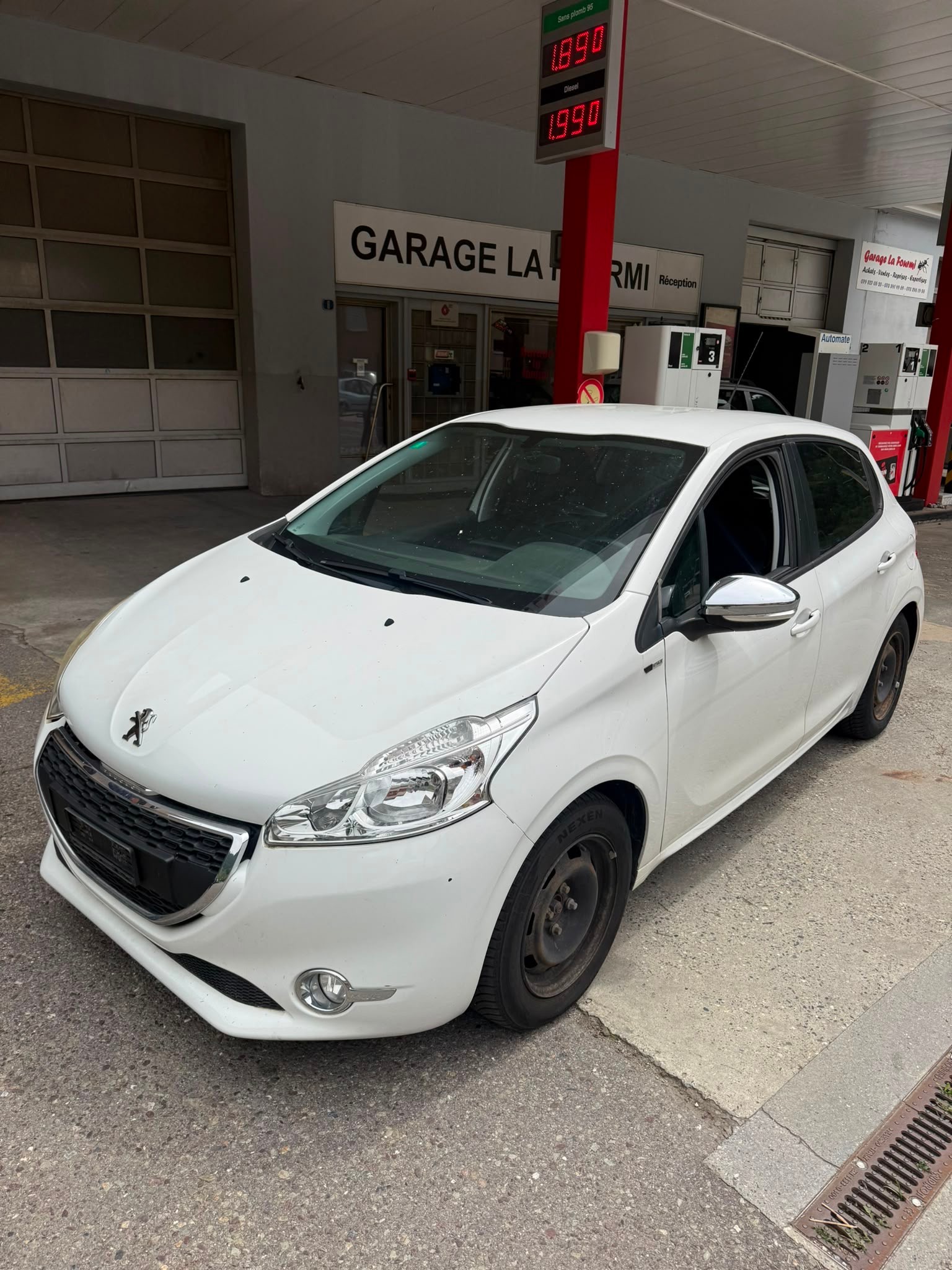 PEUGEOT 208 1.2 VTI Active-image-0