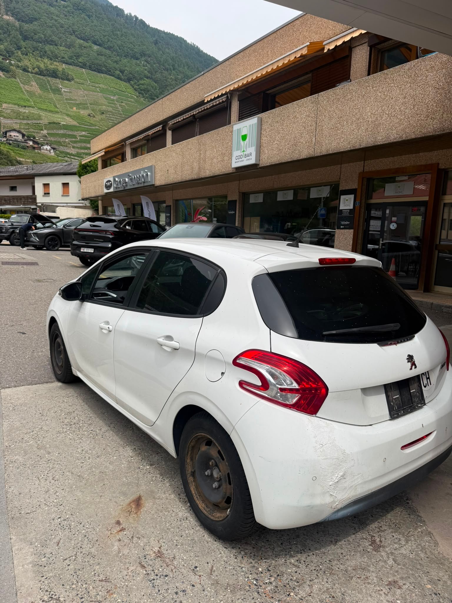 PEUGEOT 208 1.2 VTI Active-image-5