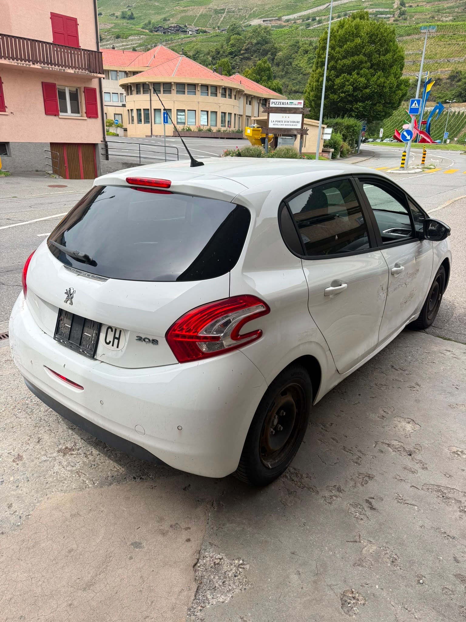 PEUGEOT 208 1.2 VTI Active-image-3