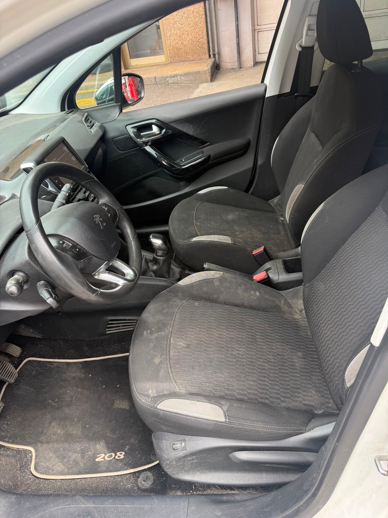 PEUGEOT 208 1.2 VTI Active-image-8