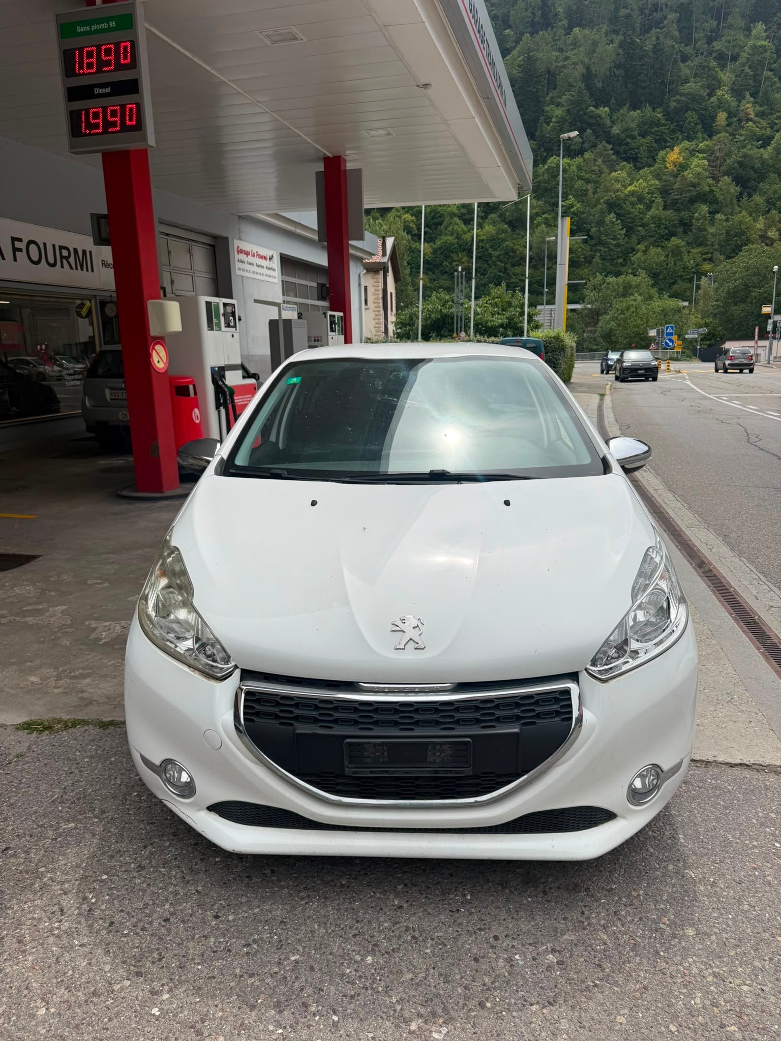 PEUGEOT 208 1.2 VTI Active-image-1