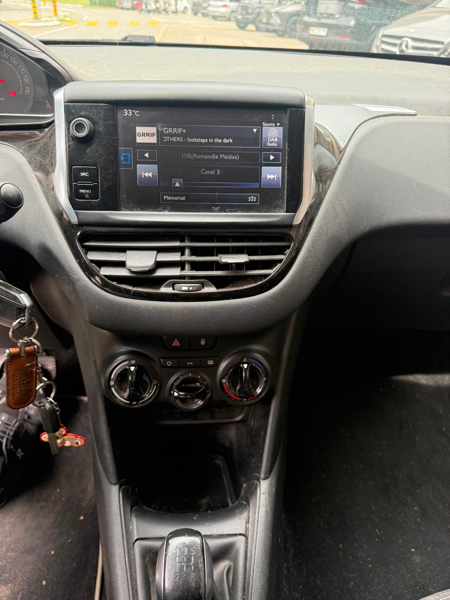 PEUGEOT 208 1.2 VTI Active-image-9